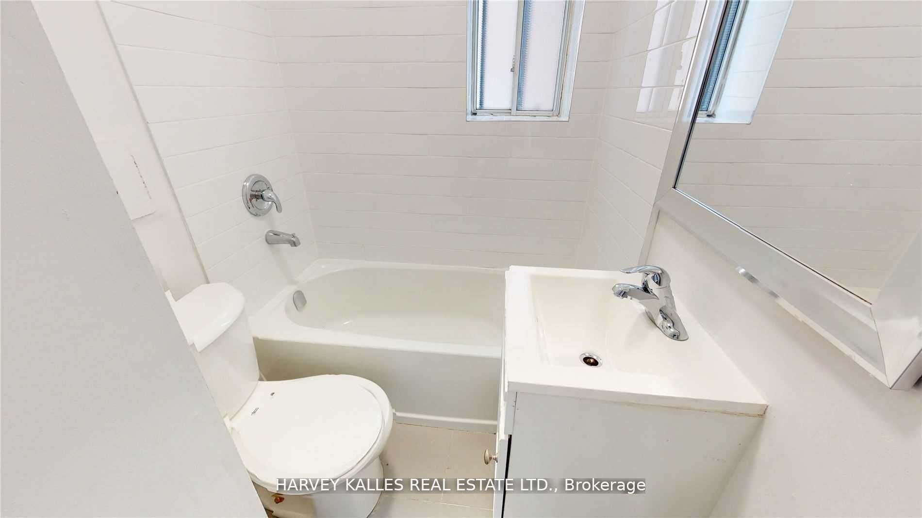 320 Lonsdale Road 8