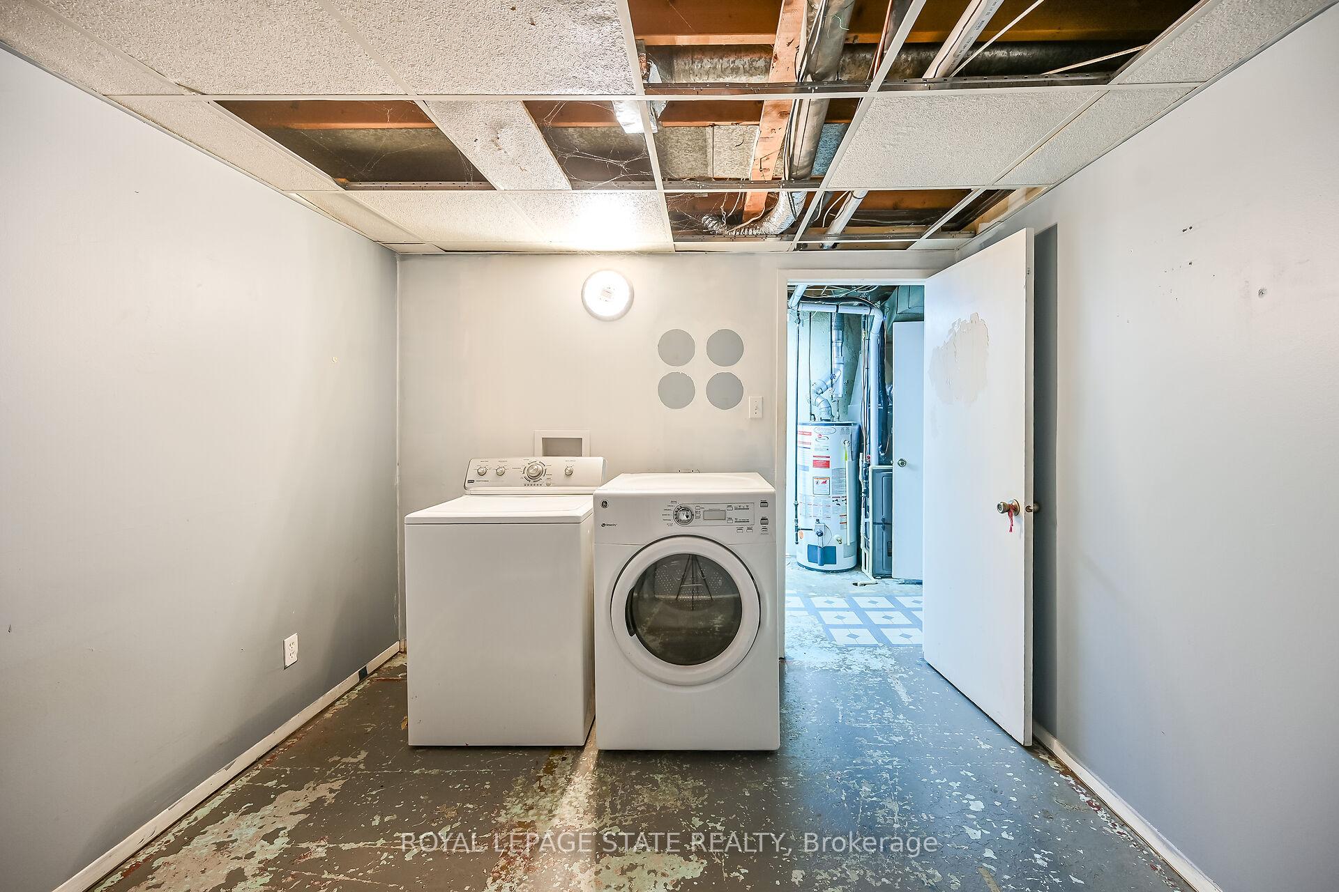 3 Bedrooms Condo at 977 Francis, Burlington For sale