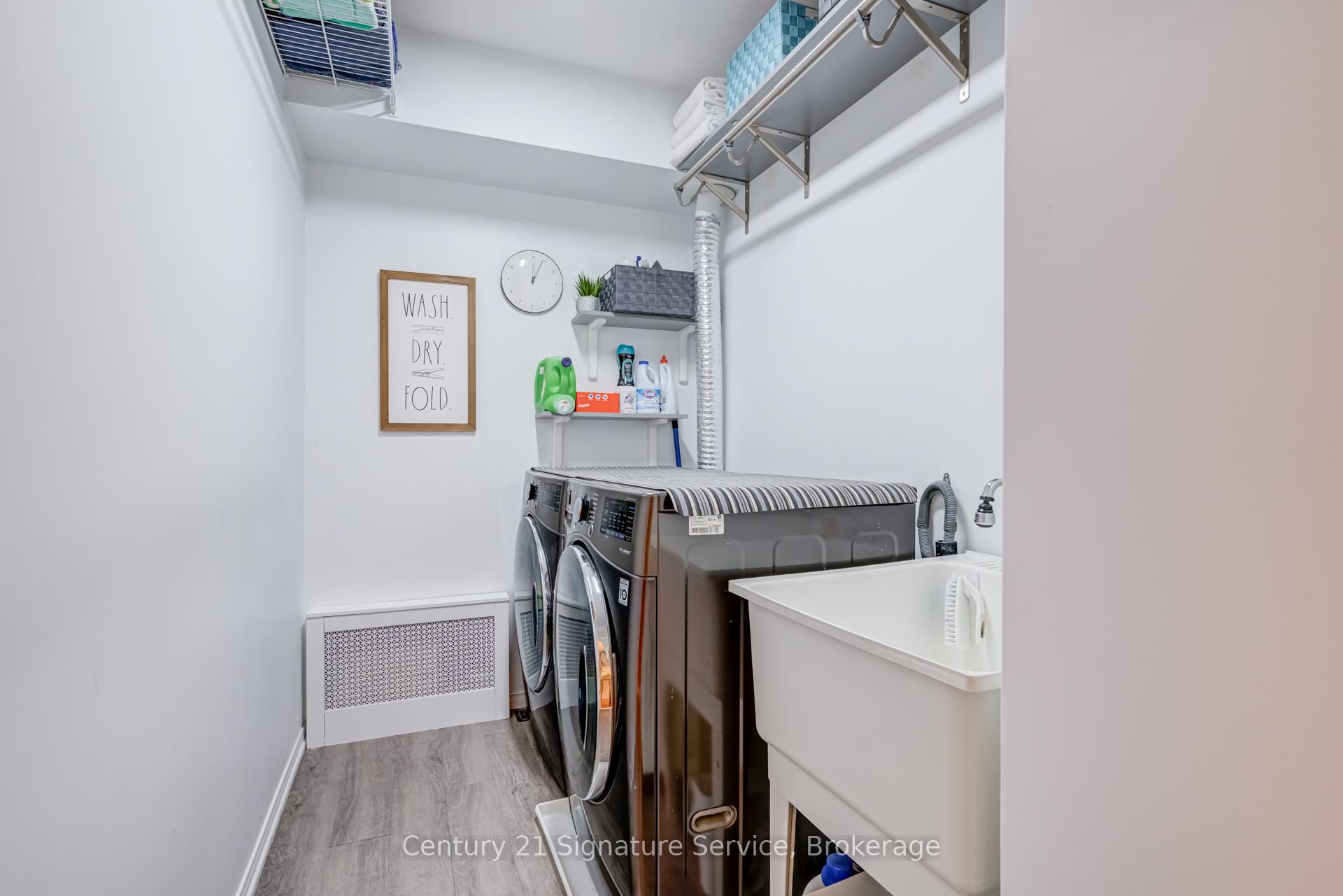 3 Bedrooms Condo at 2230 Walkers, Burlington For sale