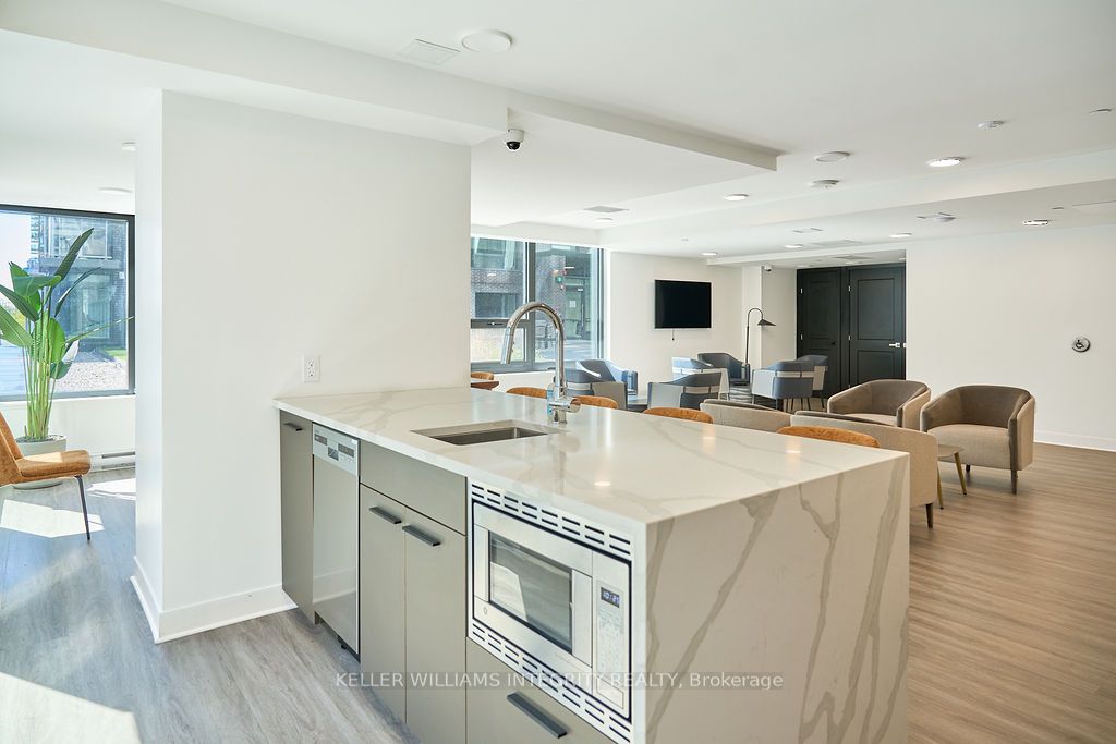#2009 - 340 Queen Street, OttawaCentre, ON K1R 0G1