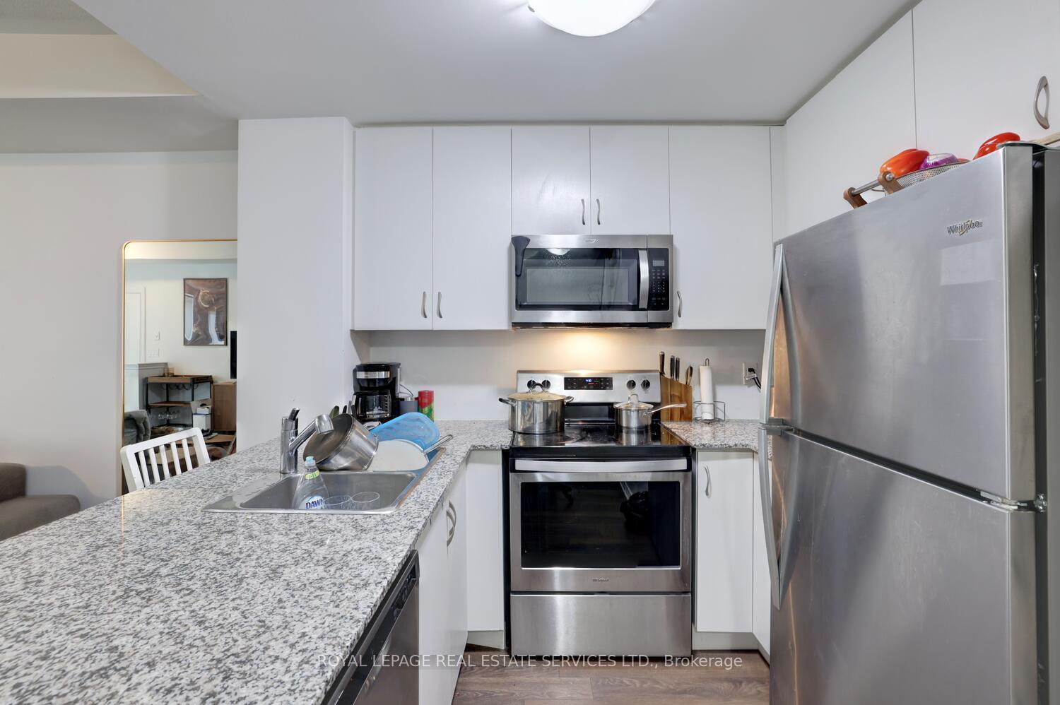 2 Bedrooms Condo at 100 Long Branch,  Toronto For sale