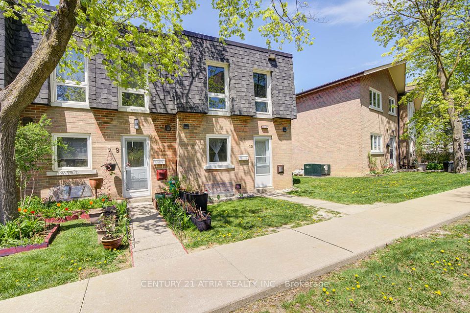 #10 - 20 Grandravine Drive, Toronto, ON M3J 1B1
