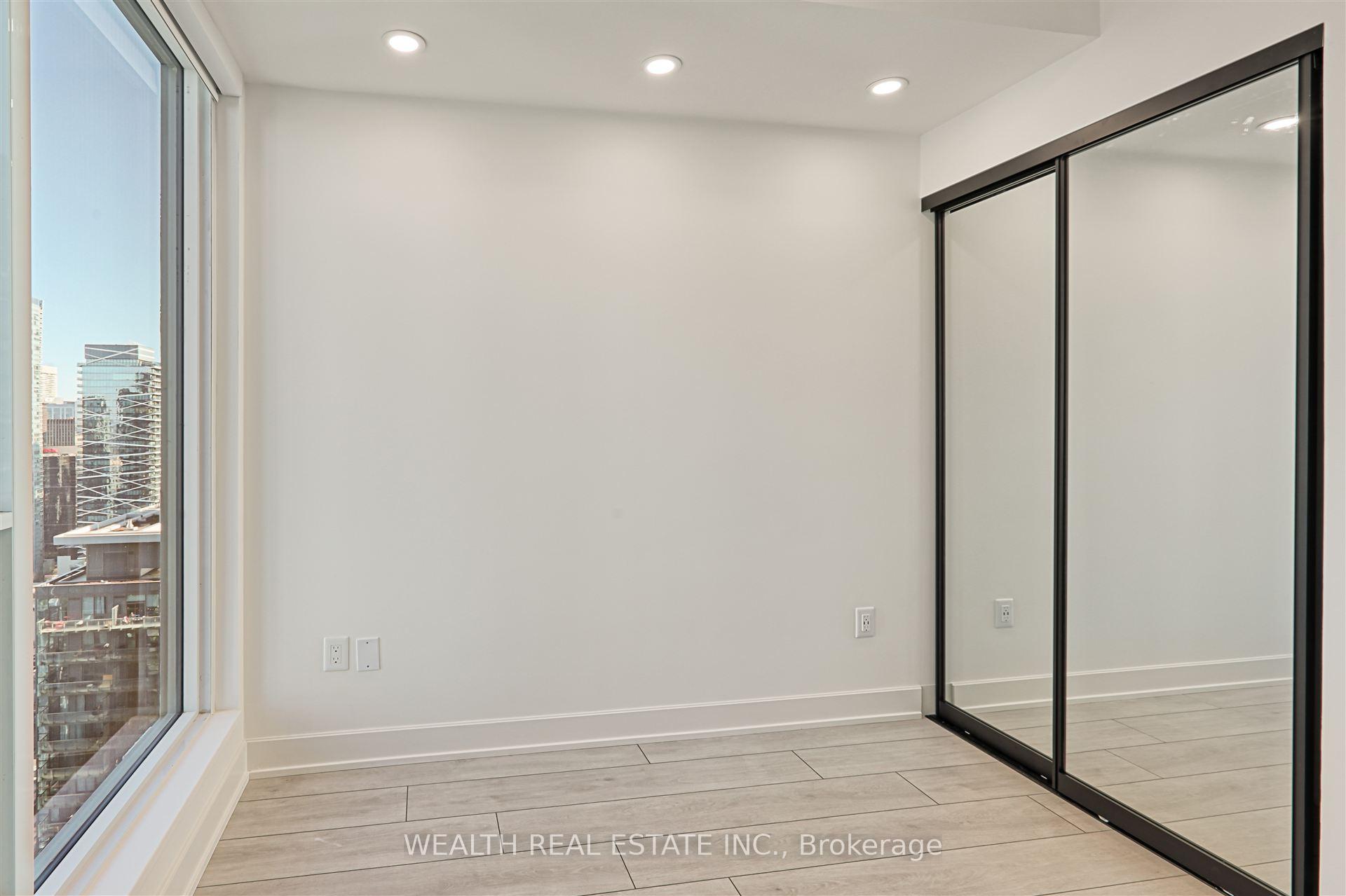 3 Bedrooms Condo at 35 Mercer,  Toronto For sale