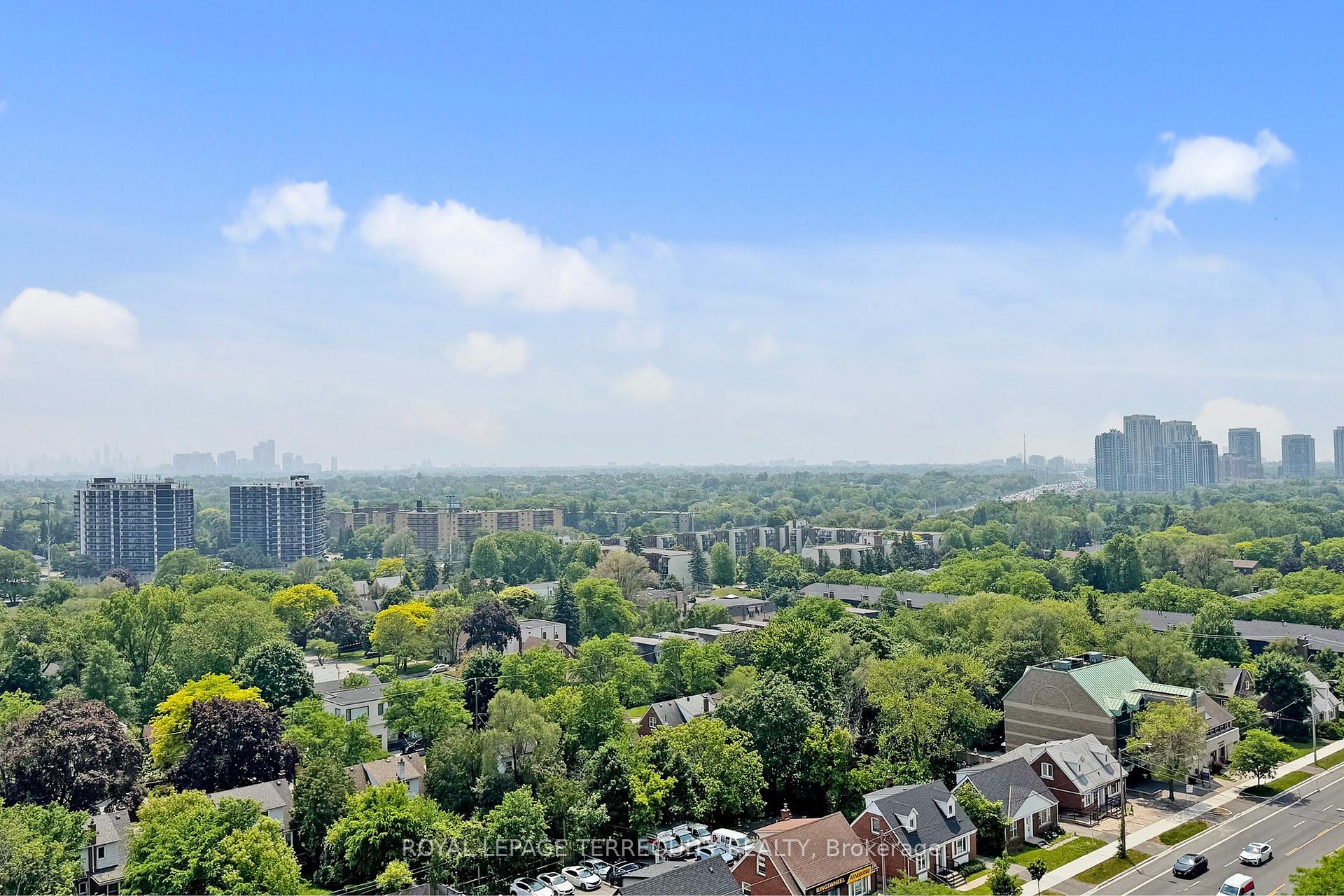 3 Bedrooms Condo at 2 Clairtrell, Toronto For sale