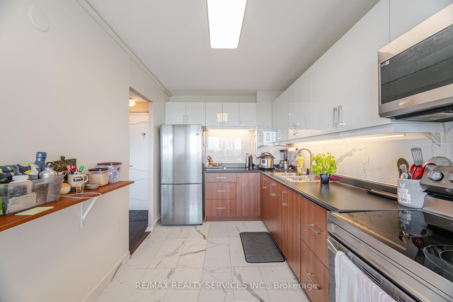 2 Bedrooms Condo at 715 Don Mills, Toronto For sale