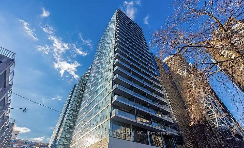 210 Simcoe