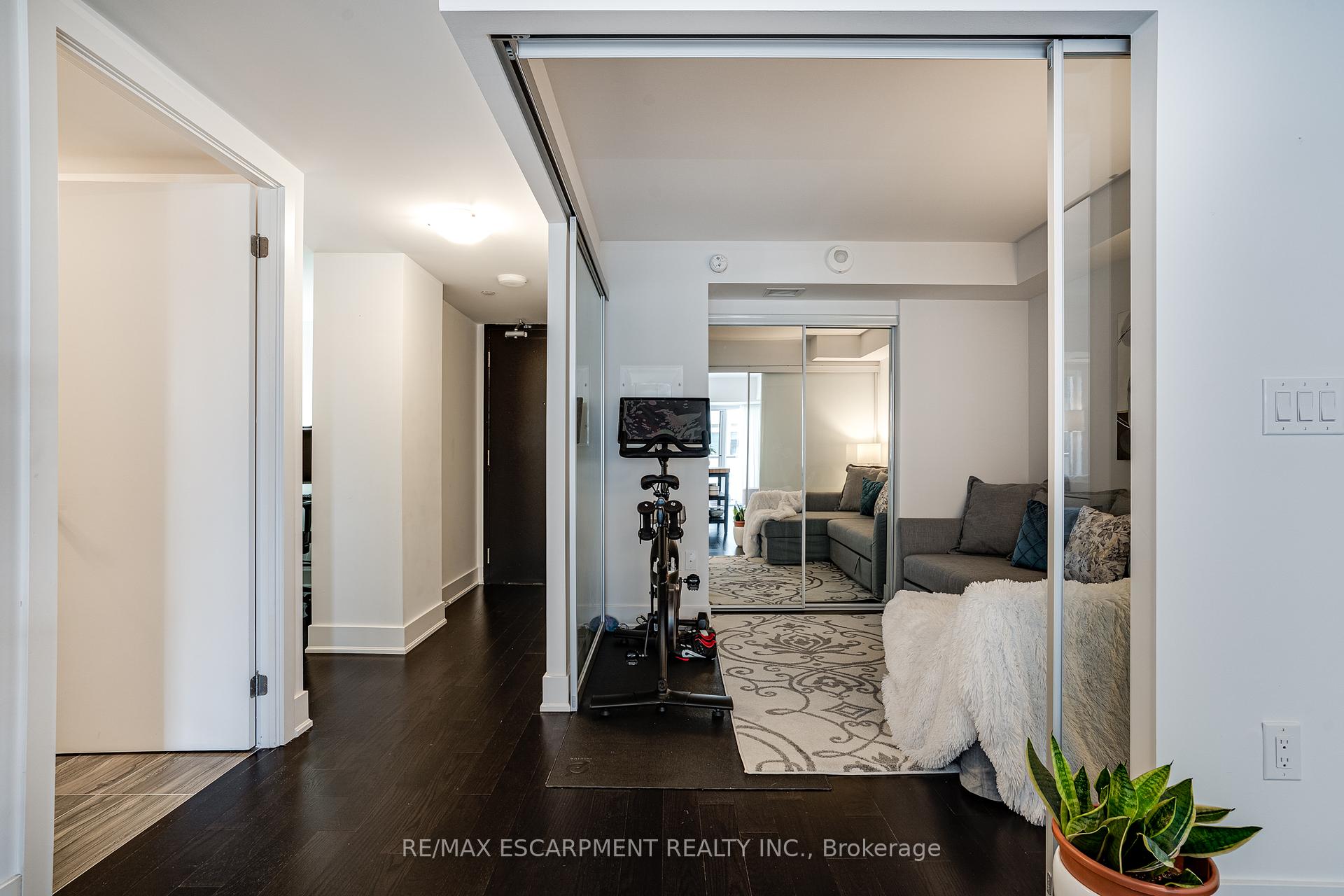 3 Bedrooms Condo at 955 BAY, Toronto For sale