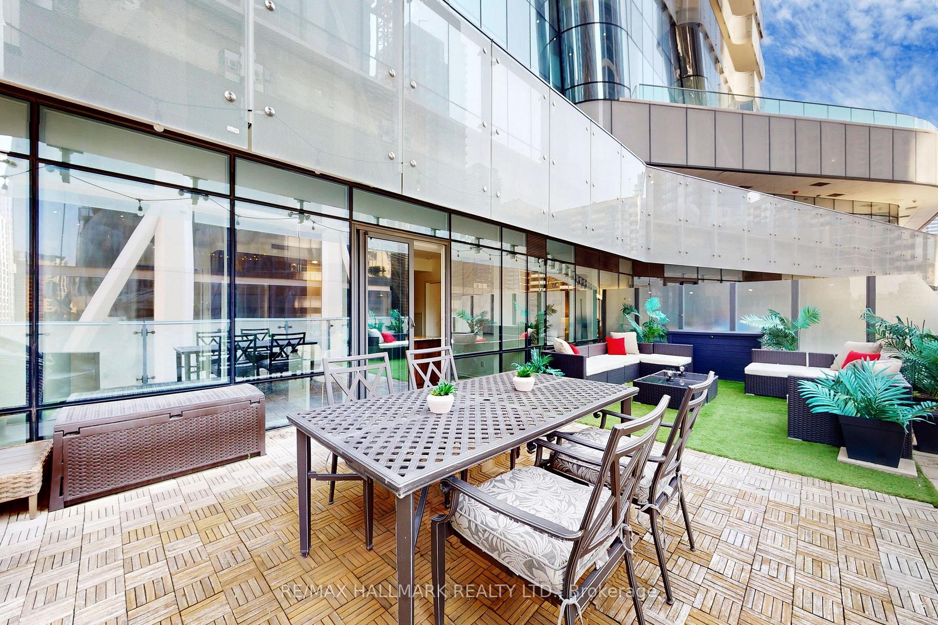 3 Bedrooms Condo at 1 Bloor,  Toronto For sale