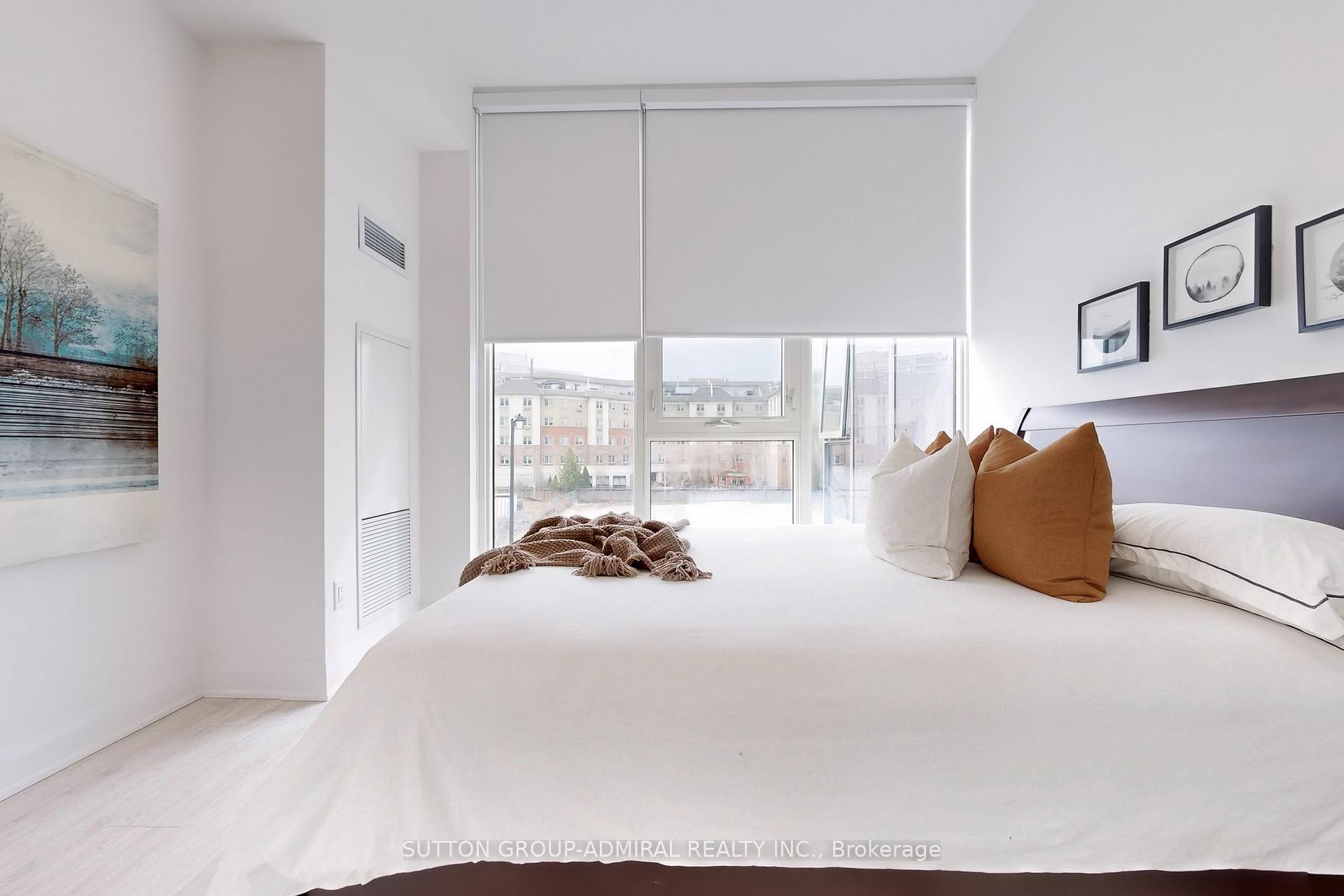 2 Bedrooms Condo at 10 Gatineau, Vaughan For sale