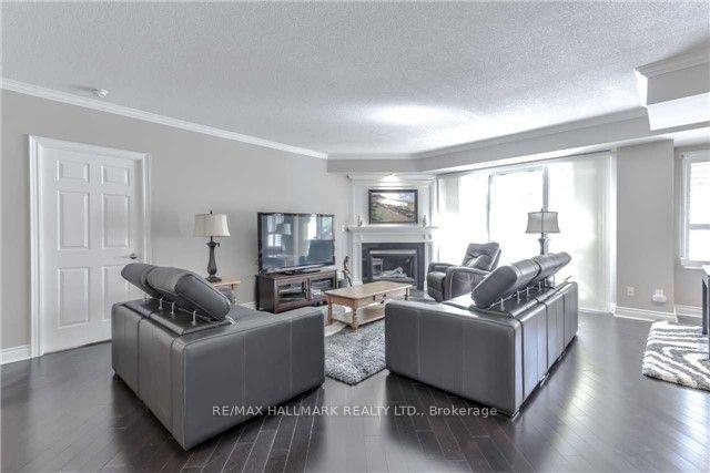 3 Bedrooms Condo at 121 Woodbridge, Vaughan For sale