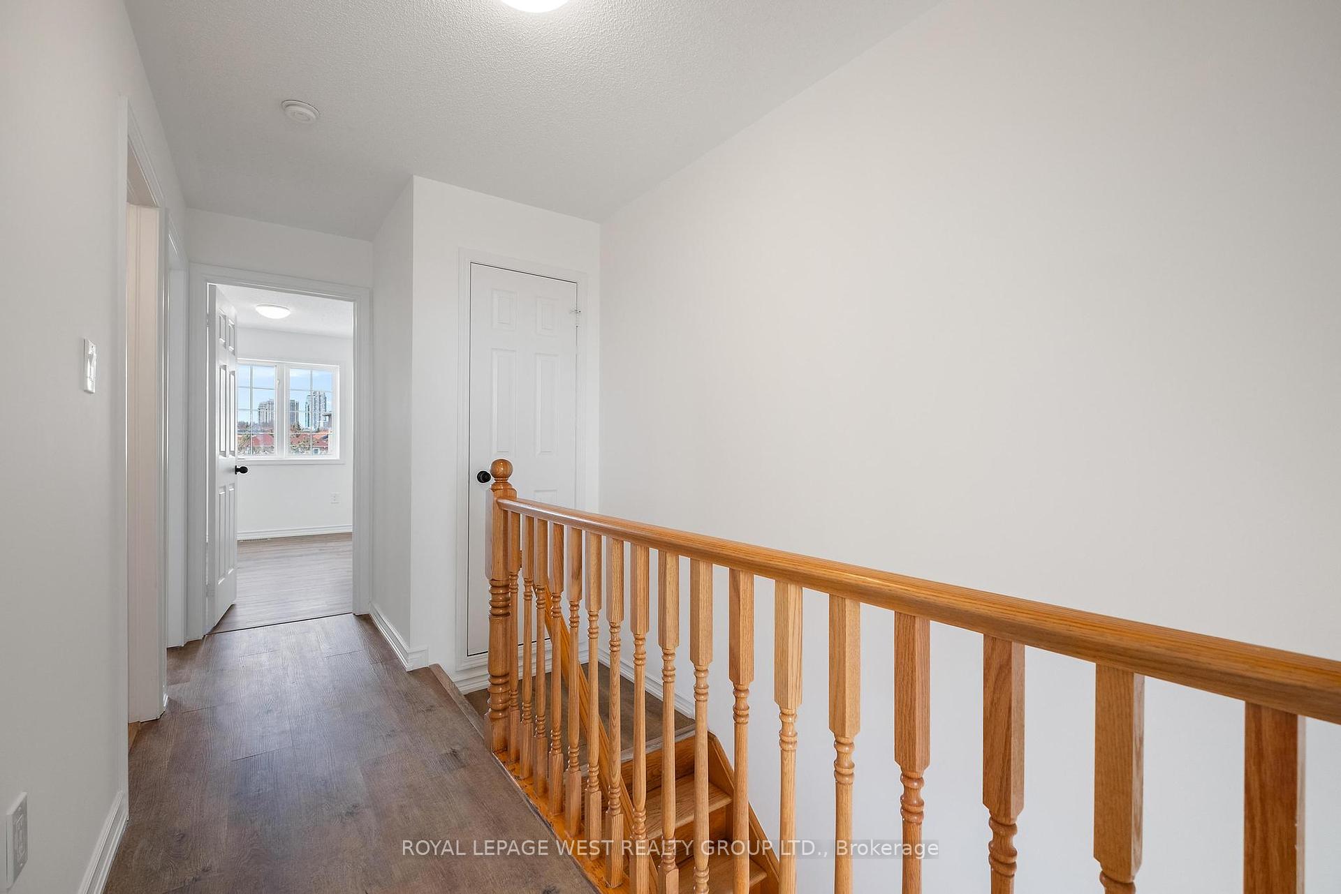 3 Bedrooms Condo at 280 Hillcrest,  Mississauga For sale