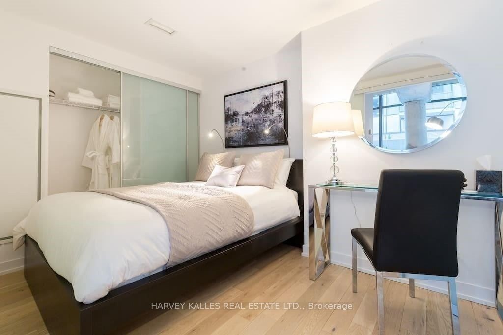 461 Adelaide Street W 106