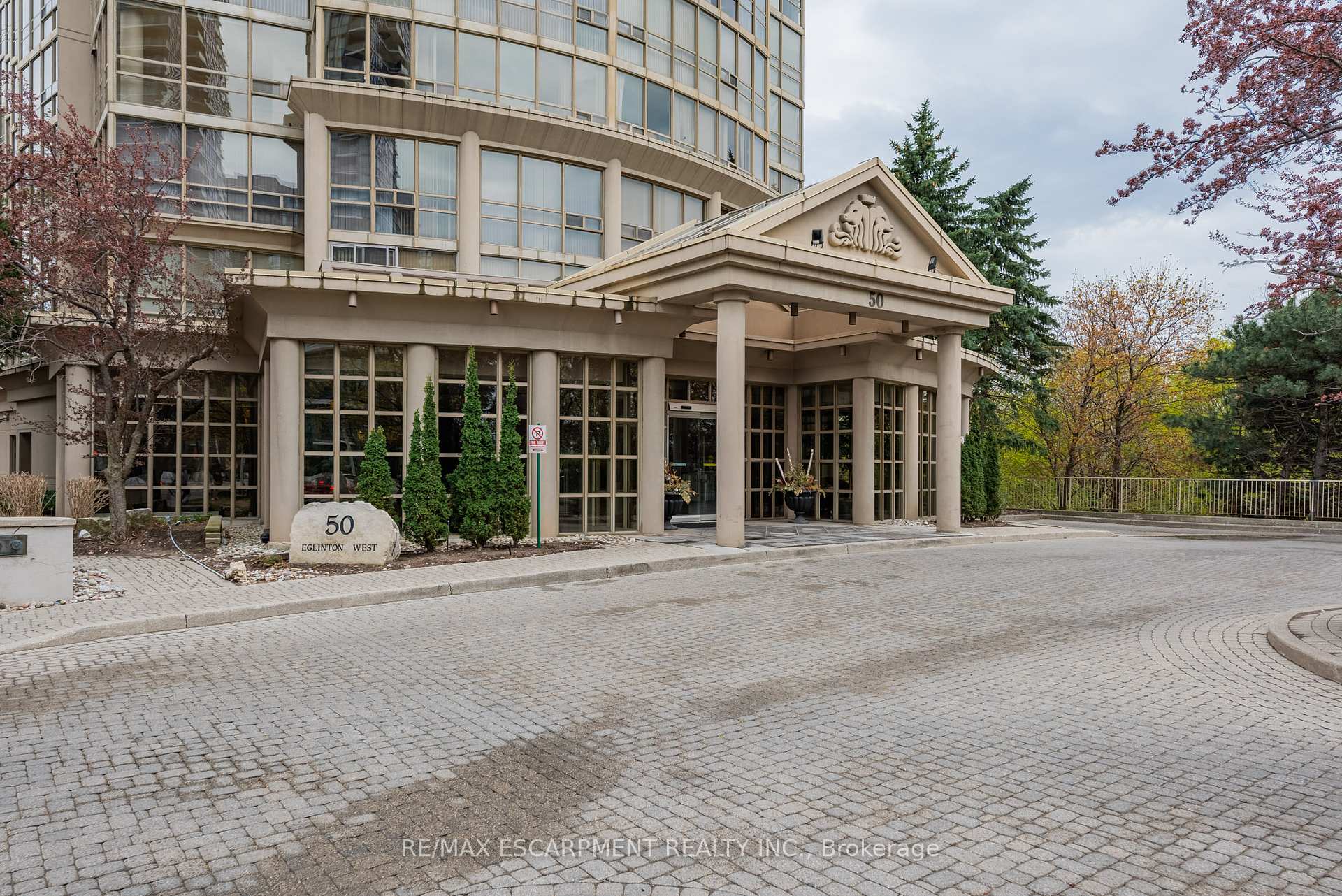 1 Bedroom Condo at 50 Eglinton, Mississauga For sale