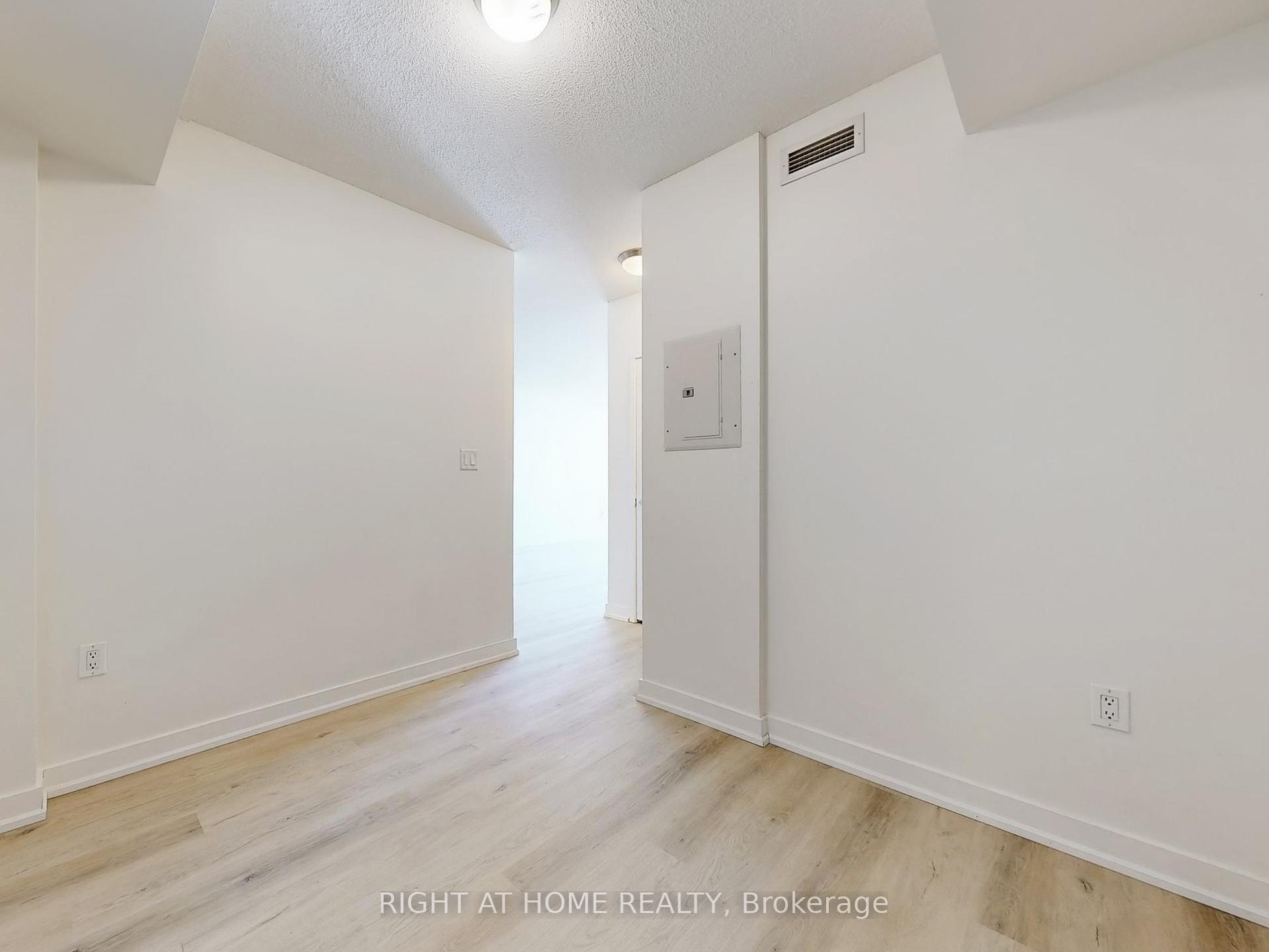 2 Bedrooms Condo at 5 Mariner, Toronto For sale
