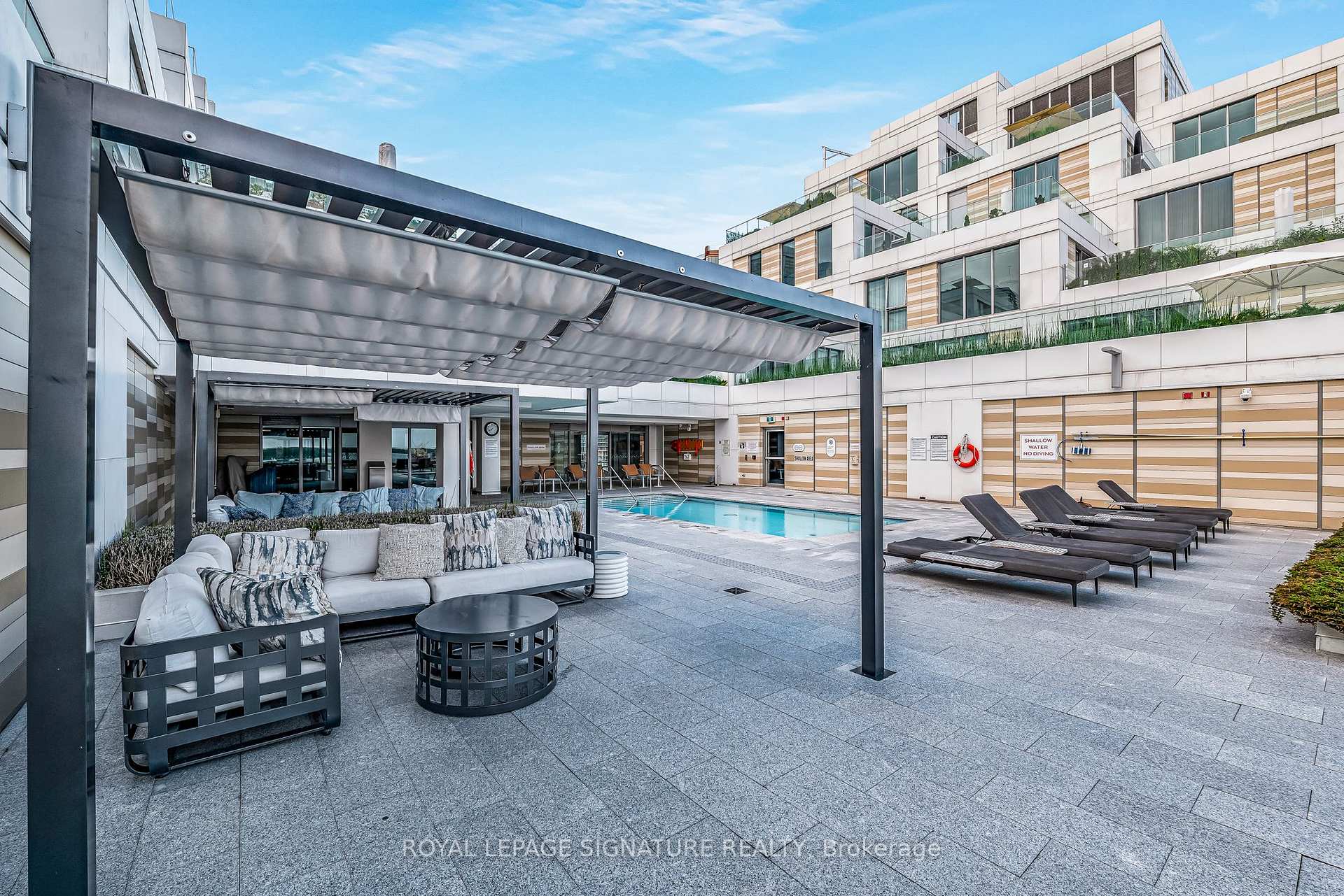 3 Bedrooms Condo at 118 Merchants’ Wharf, Toronto For sale