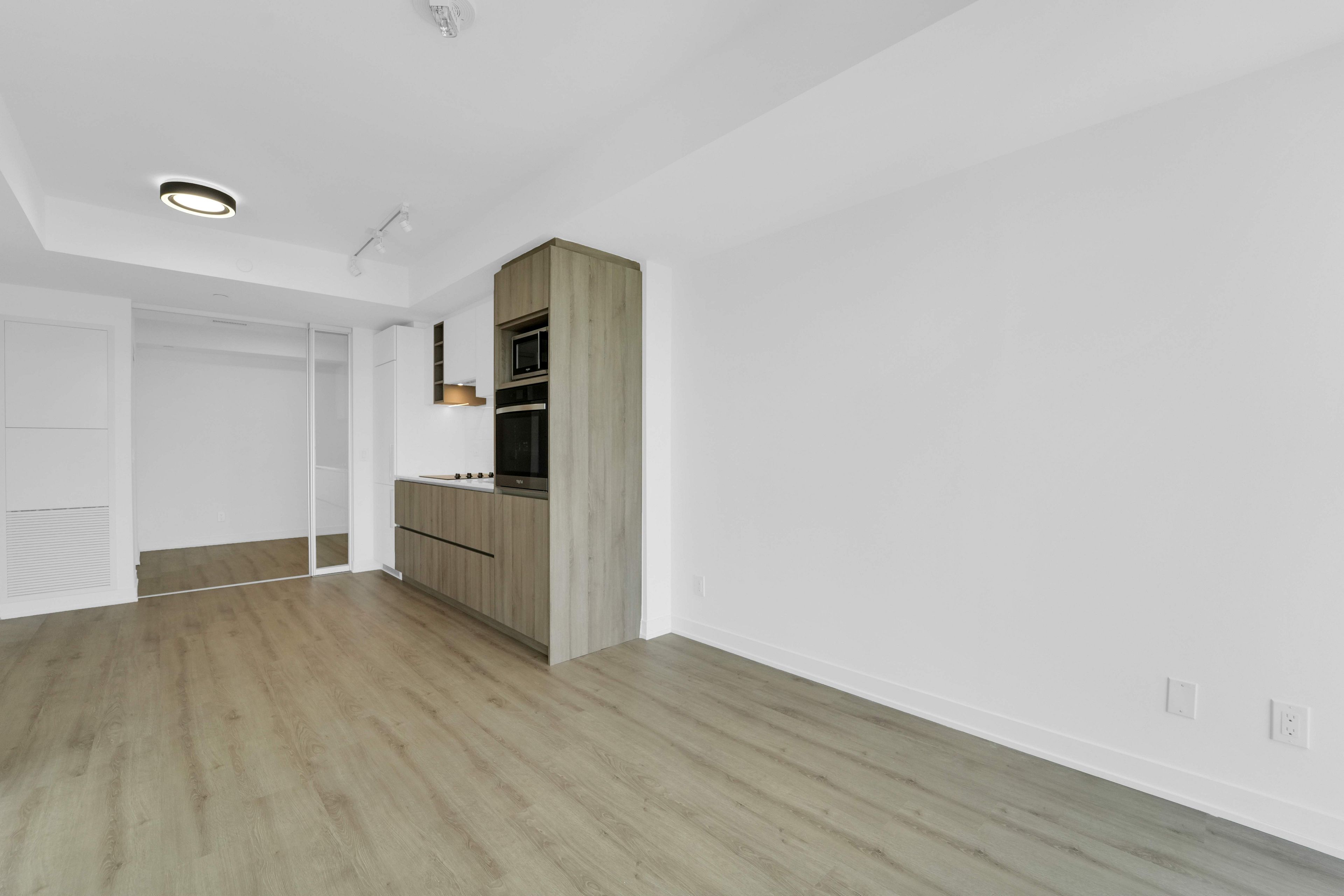 319 Jarvis Street 3307