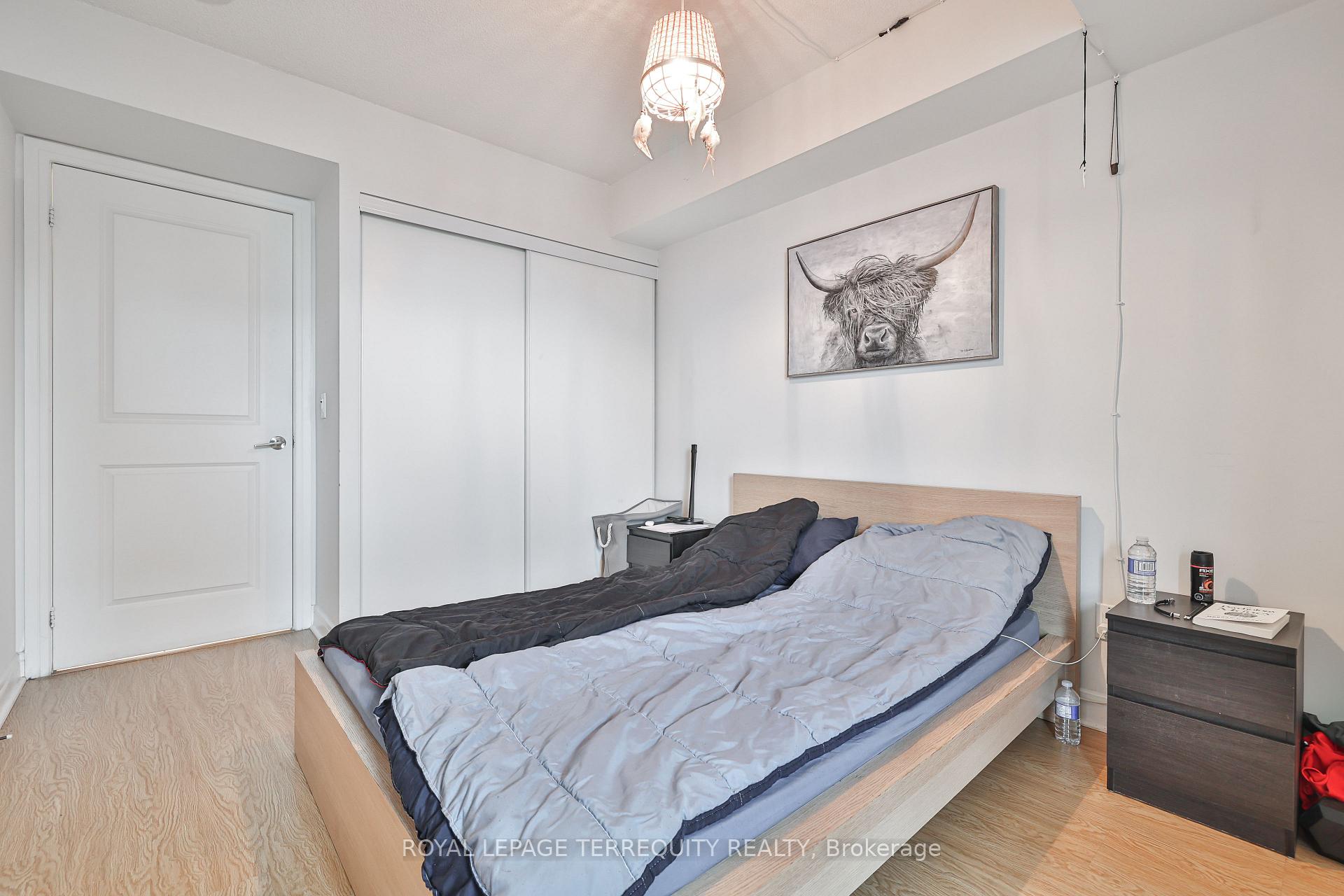 2 Bedrooms Condo at 35 Bales, Toronto For sale