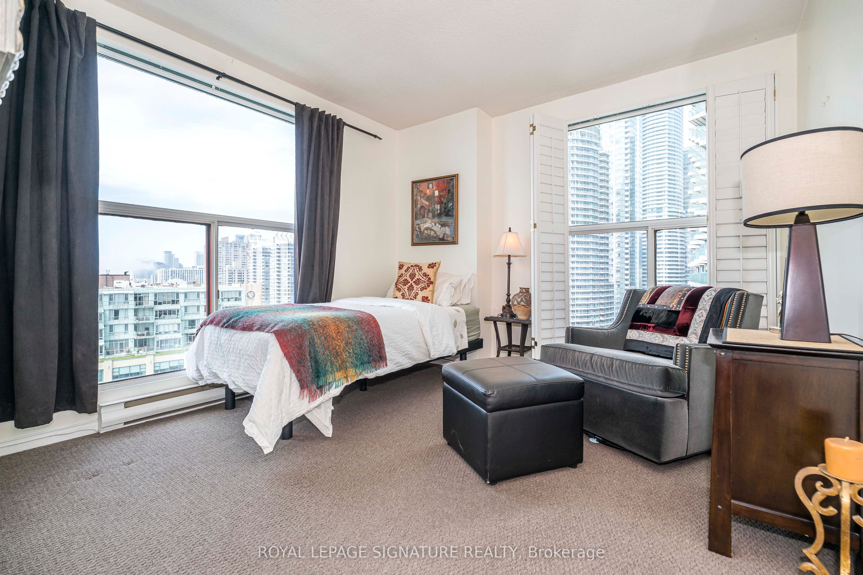 99 Harbour Square, #1812