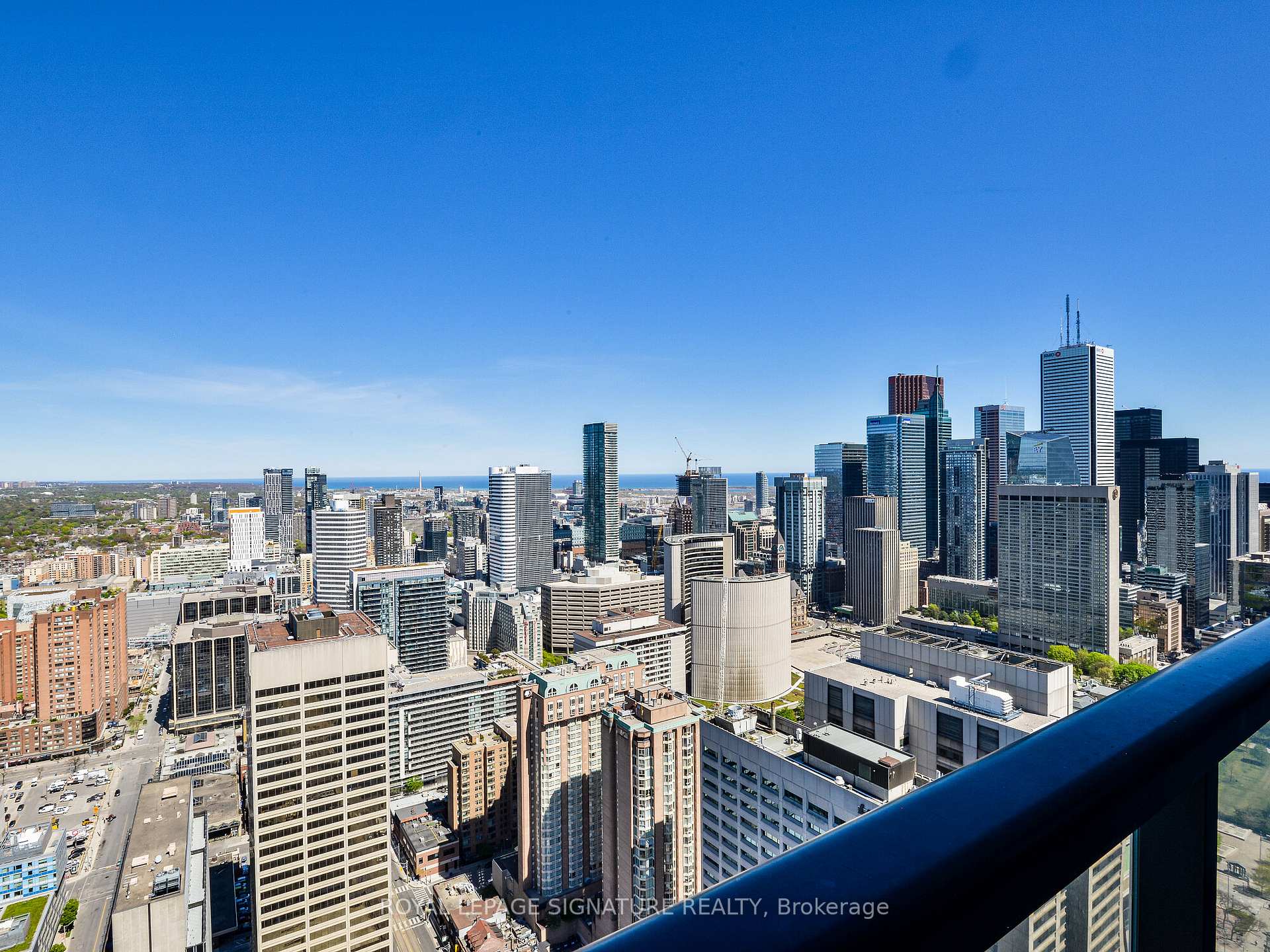 2 Bedrooms Condo at 488 University,  Toronto For sale