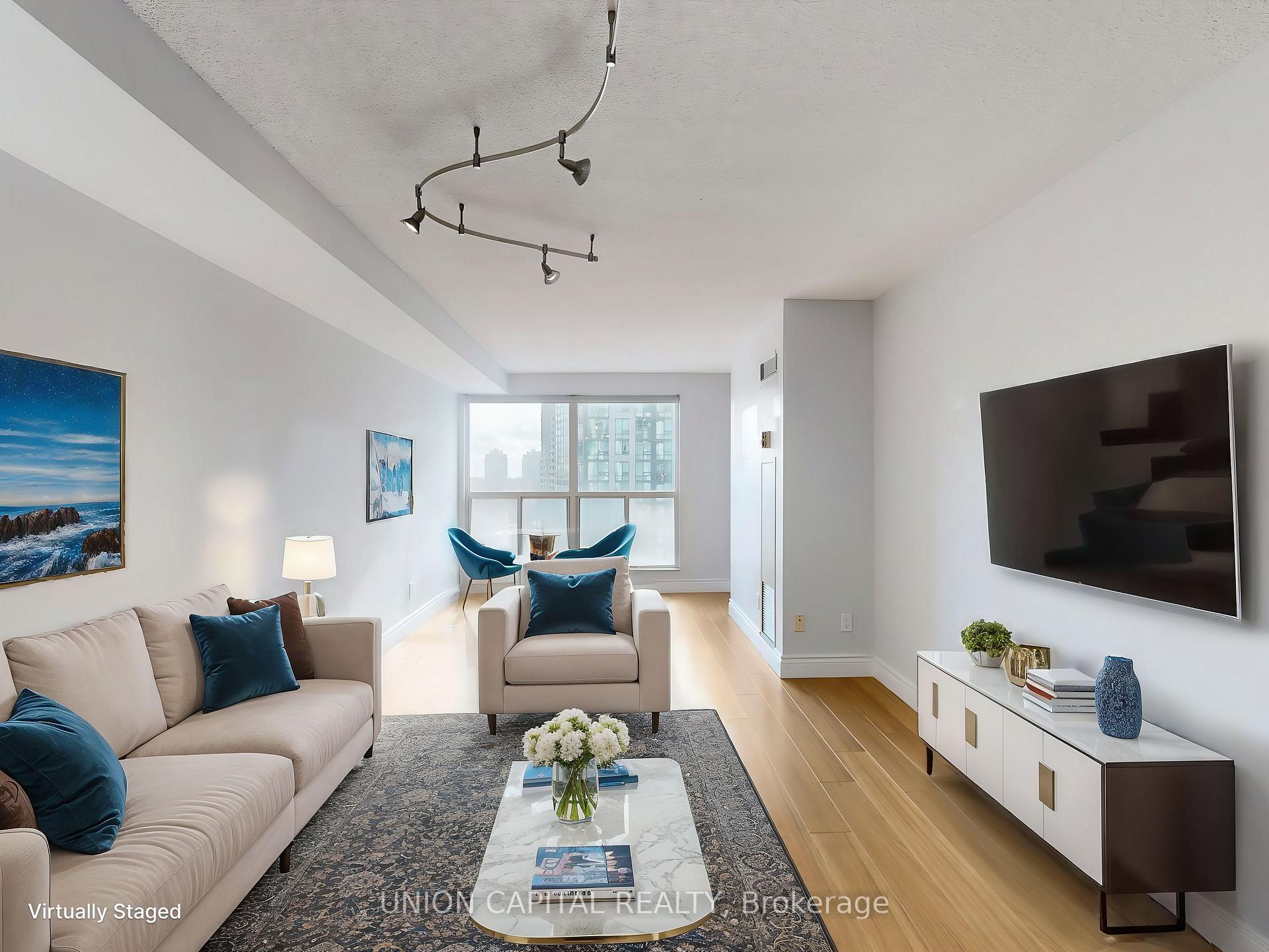 3 Bedrooms Condo at 28 Hollywood, Toronto For sale