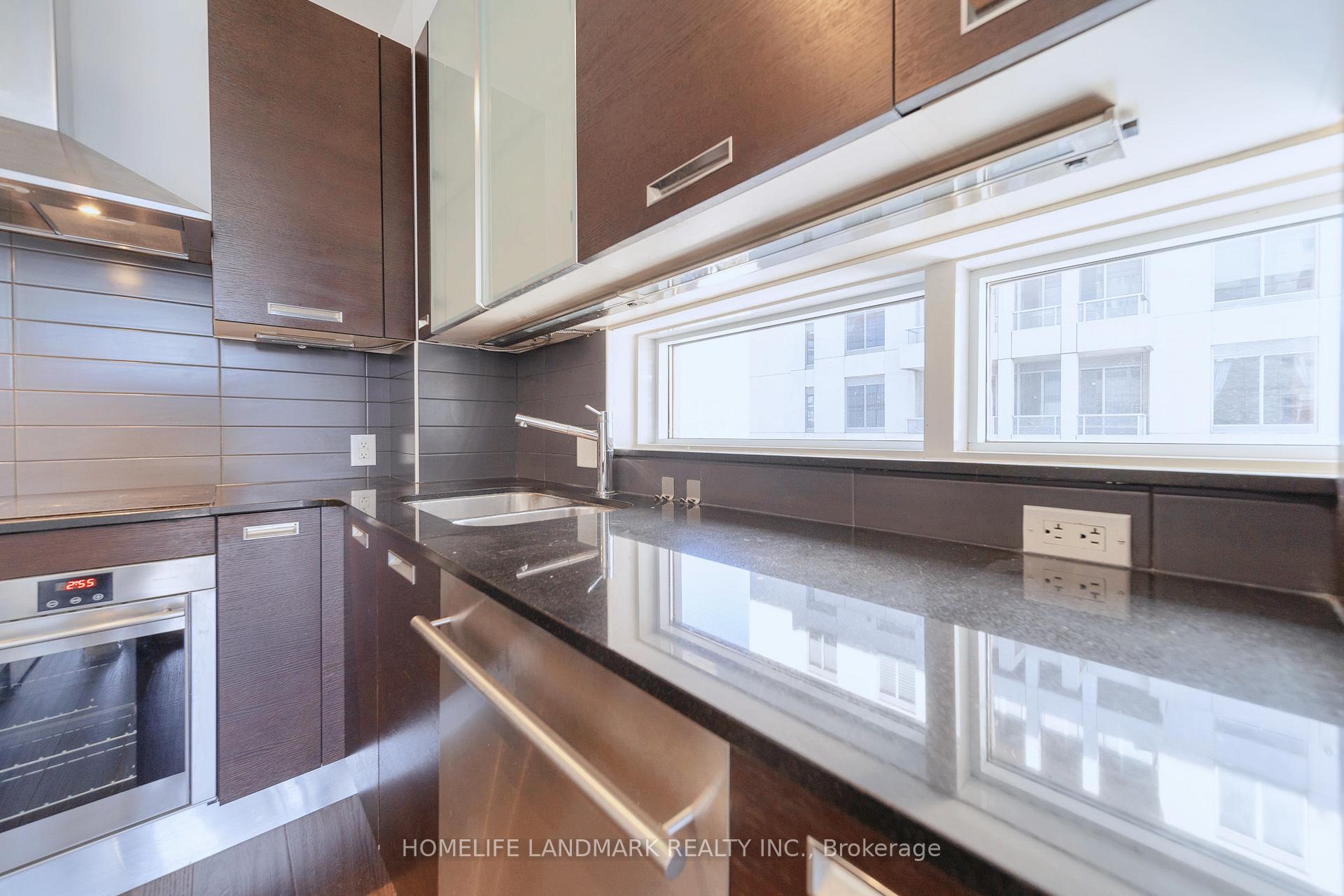 2 Bedrooms Condo at 21 Balmuto,  Toronto For sale