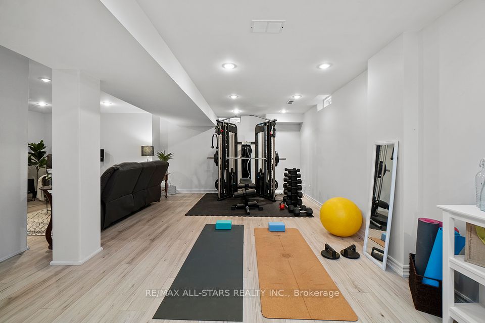 https://trreb-image.ampre.ca/h6AEkx3D5dG-381f20n4T3IcyUBaP61KK5dn5d_PFVk/rs:fit:960:960/wm:.5:so:0:50:.4/wmsh:10/wmt:PHNwYW4gZm9yZWdyb3VuZD0nd2hpdGUnIGZvbnQ9JzY4Jz5SRS9NQVggQUxMLVNUQVJTIFJFQUxUWSBJTkMuLCBCcm9rZXJhZ2U8L3NwYW4-/L3RycmViL2xpc3RpbmdzLzQwLzk3LzUxLzY1L3AvMjUyMjliMDctMWFlNC00MTk2LTg4Y2EtNGMxNTNlMTFmMGQ2LmpwZw.jpg