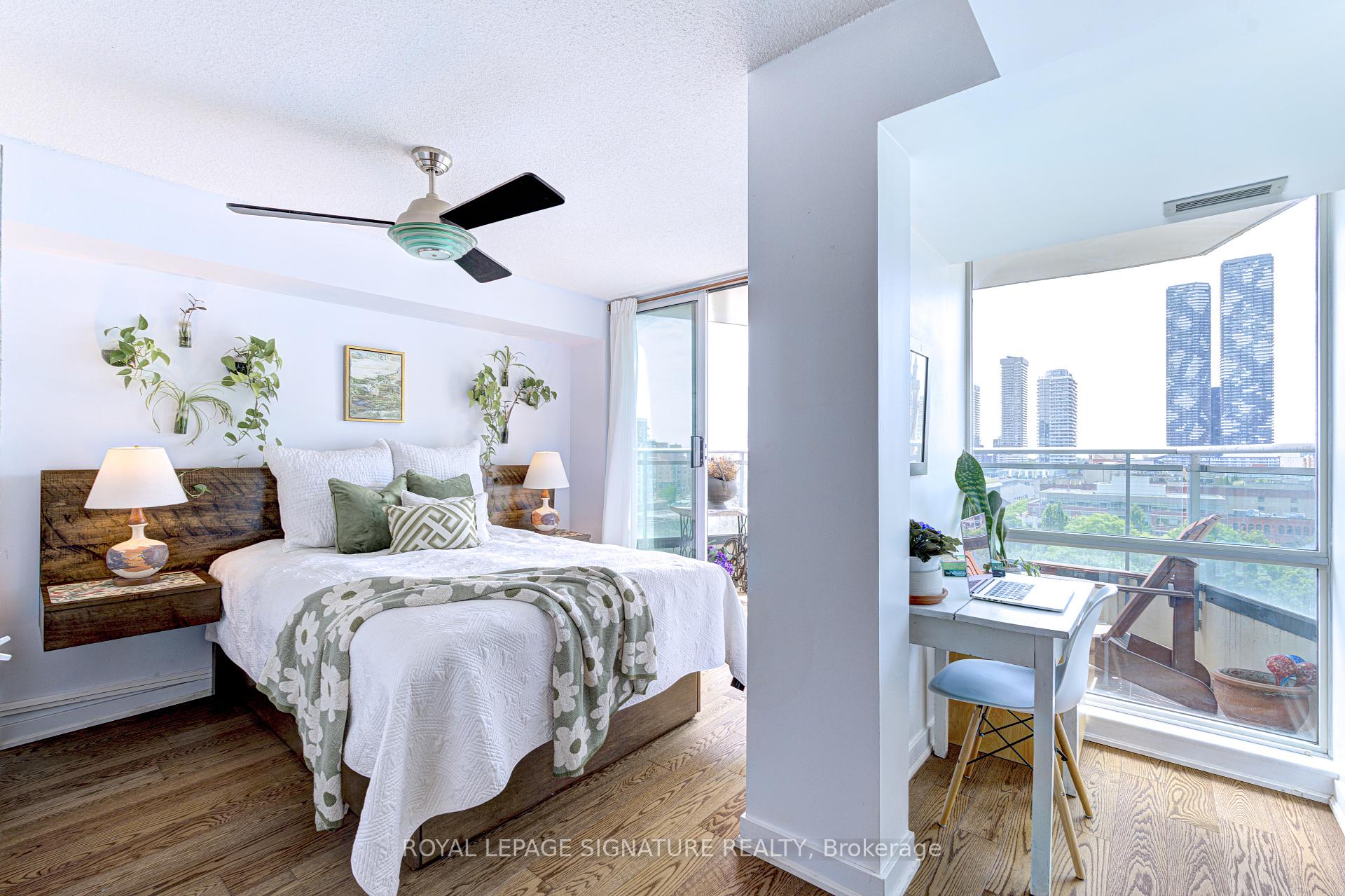 2 Bedrooms Condo at 77 Lombard, Toronto For sale