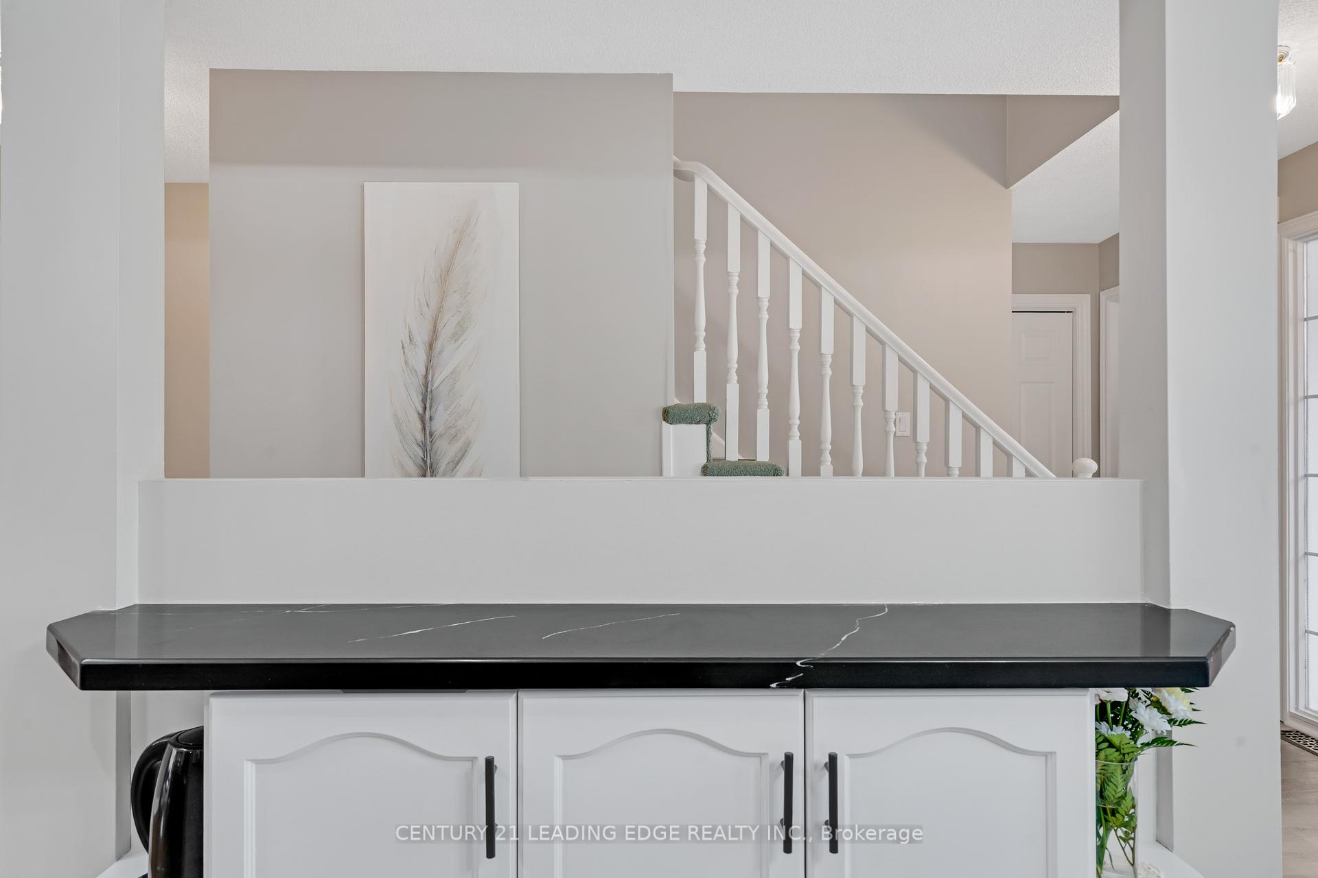 3 Bedrooms Condo at 2435 Woodward,  Burlington For sale