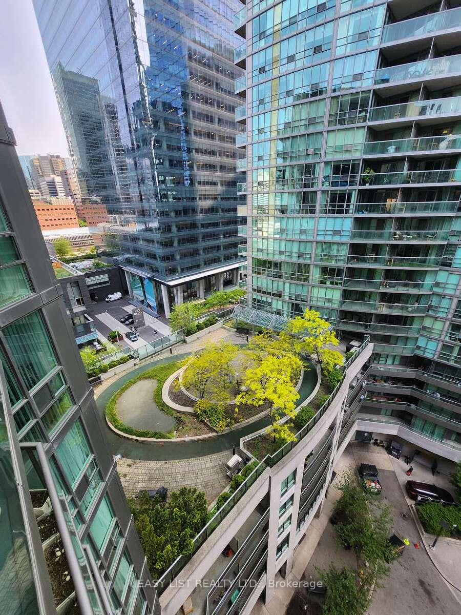 2 Bedrooms Condo at 51 Lower Simcoe, Toronto For sale