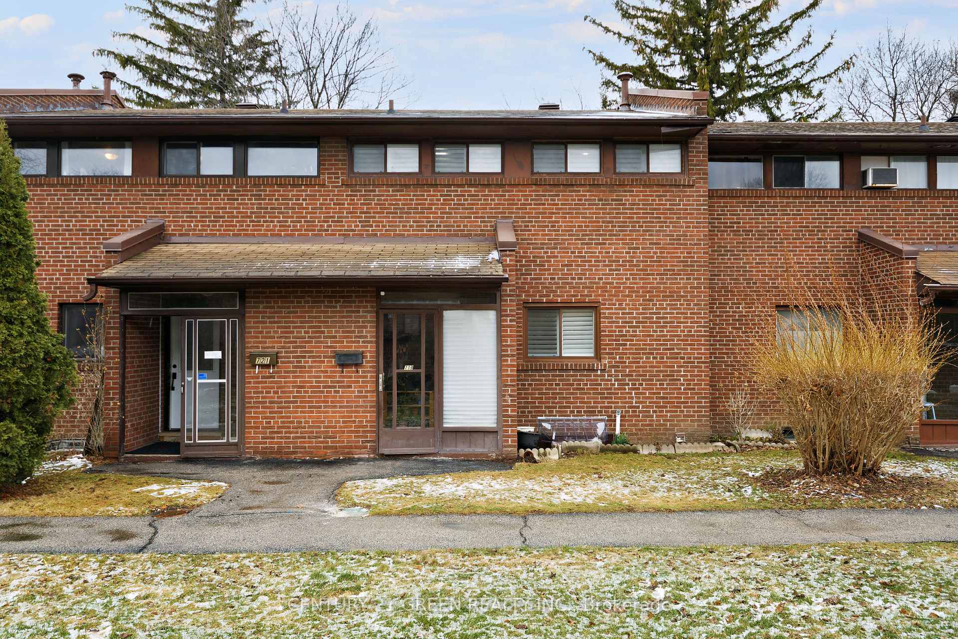 4 Bedrooms Condo at 719 Military, Toronto For sale