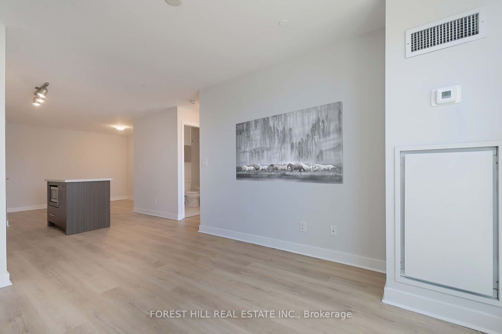 58 Orchard View Boulevard, #401