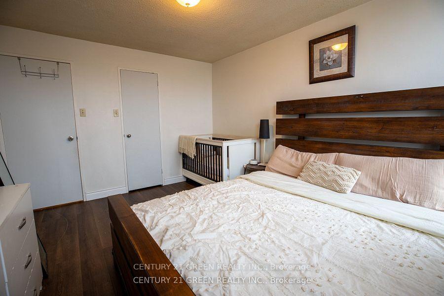 5 Bedrooms Condo at 366 The East Mall, Toronto For sale