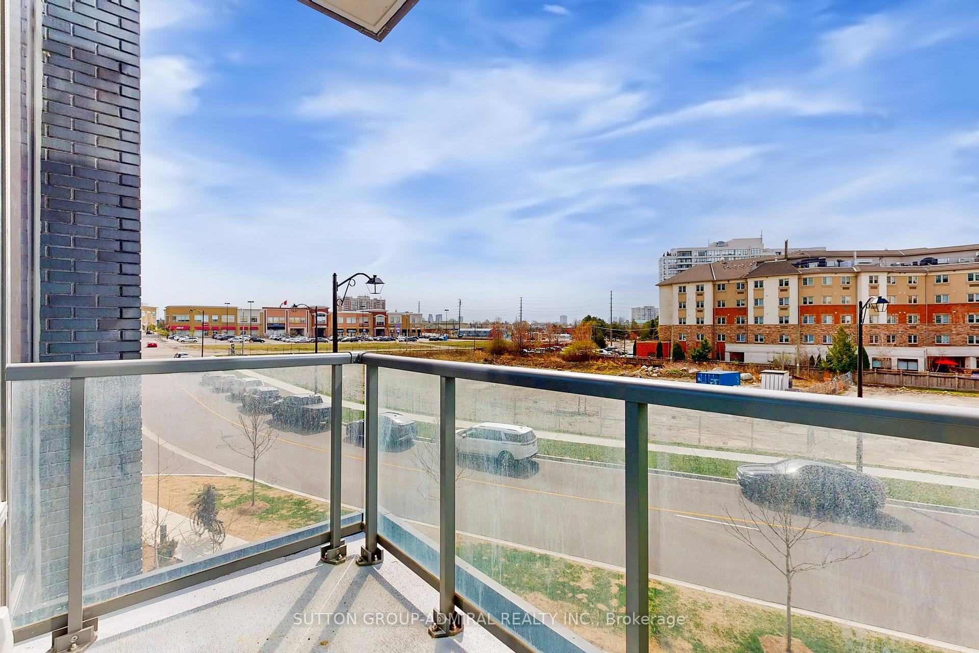 2 Bedrooms Condo at 10 Gatineau, Vaughan For sale