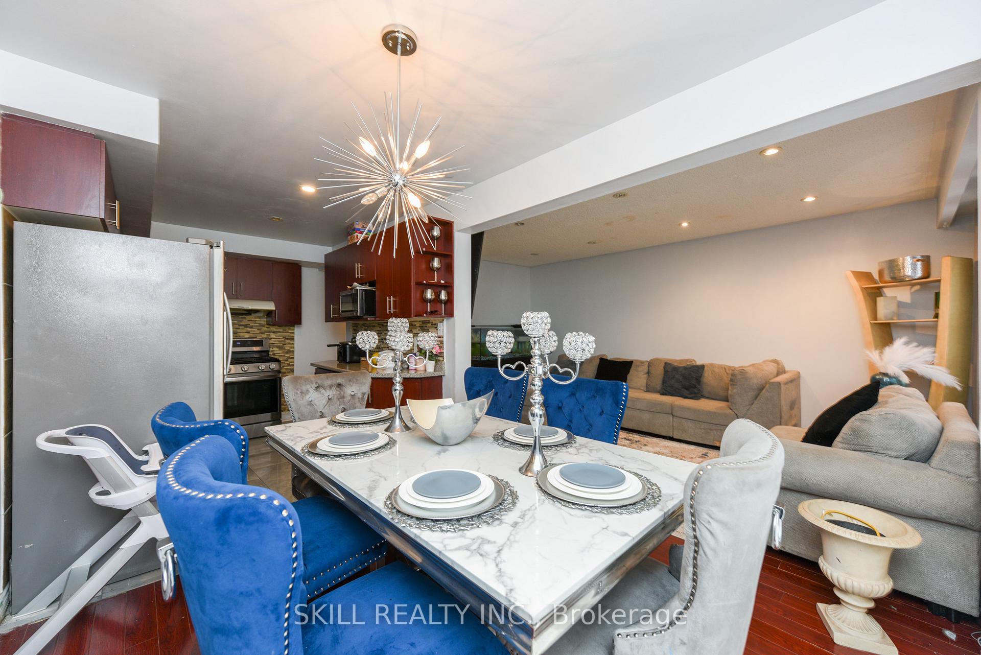 5 Bedrooms Condo at 7500 Goreway,  Mississauga For sale