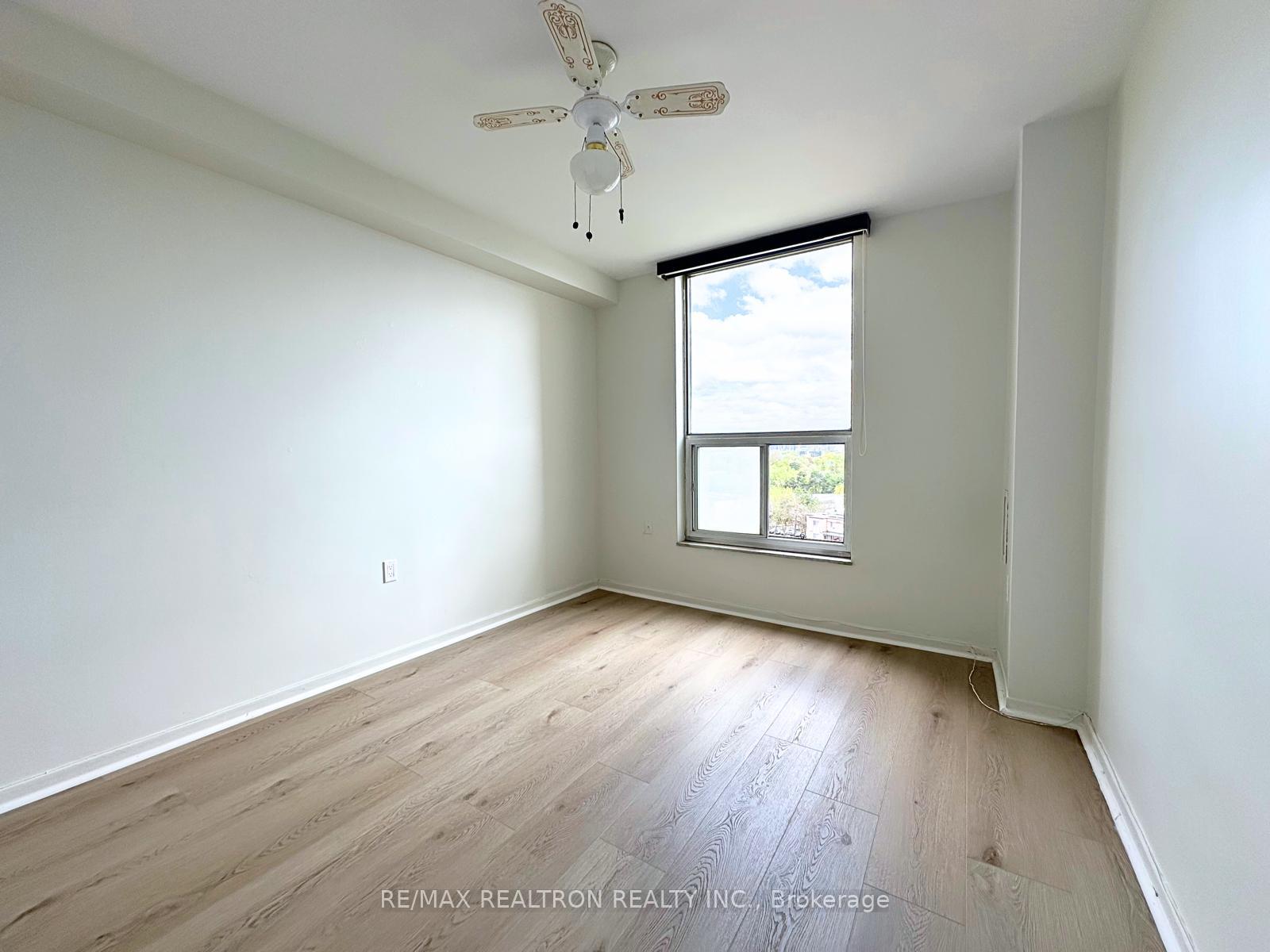 3 Bedrooms Condo at 130 Neptune, Toronto For sale