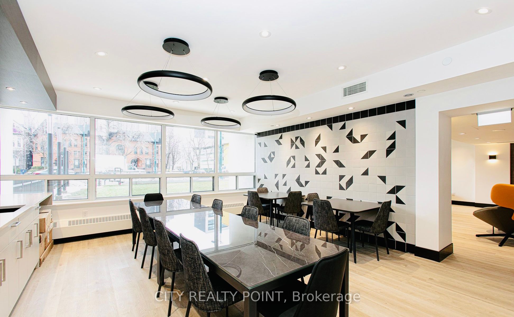 666 Spadina Avenue, #215