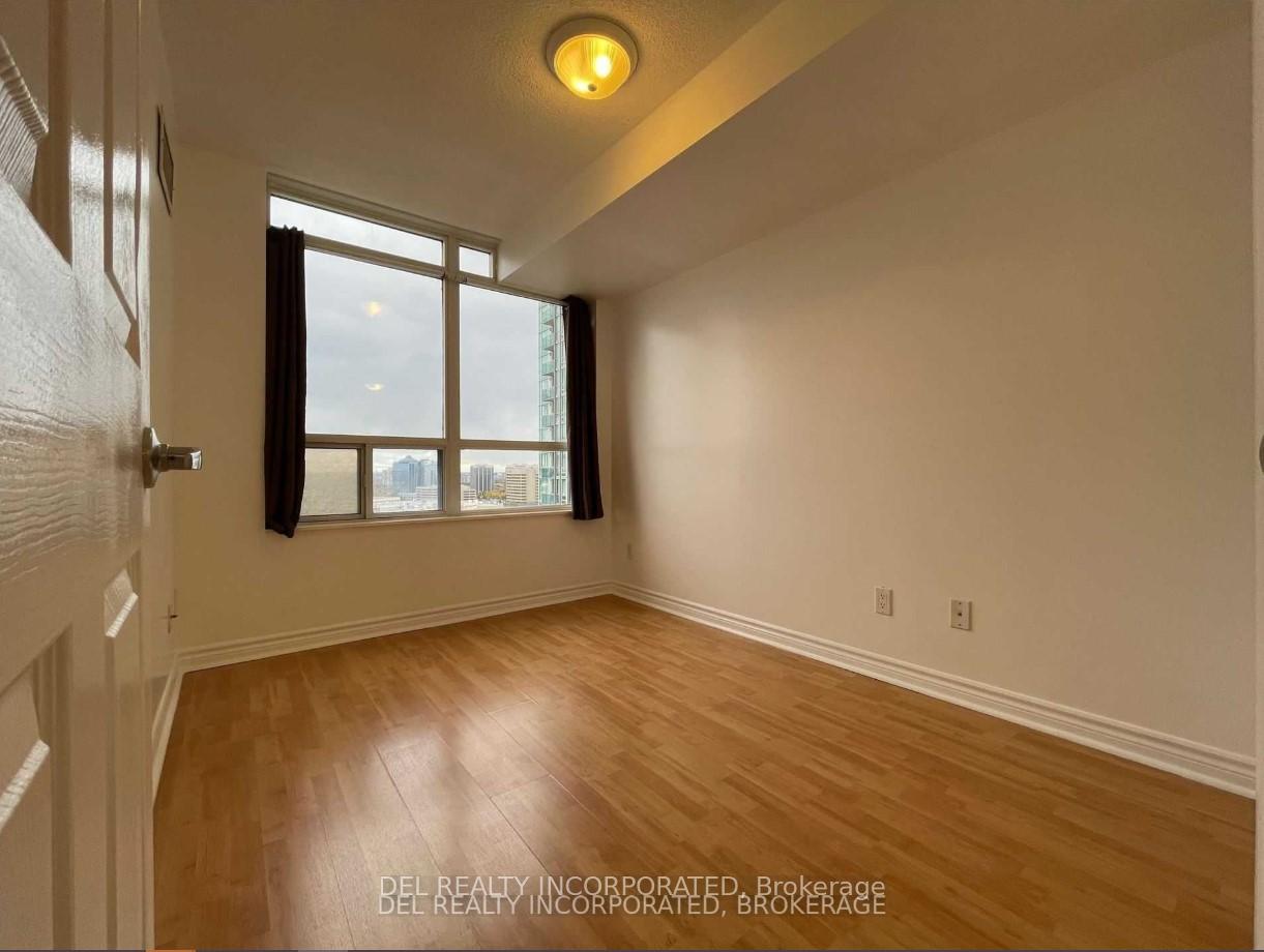 3 Bedrooms Condo at 3888 Duke of York, Mississauga For sale