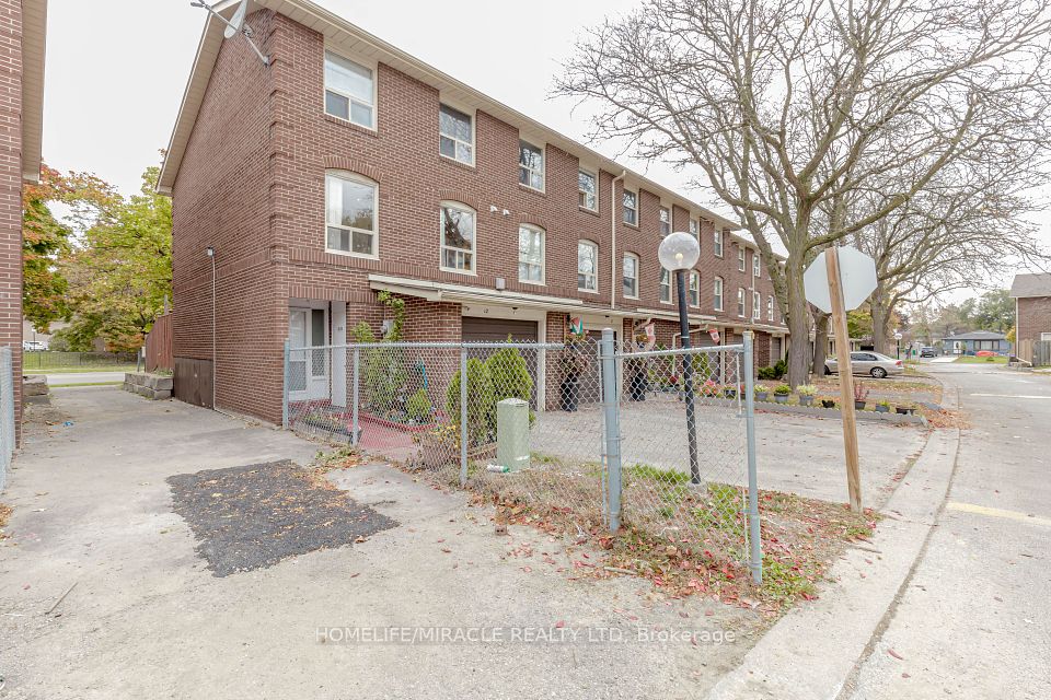 #12 - 12 Eden Park, Brampton, ON L6T 3A5