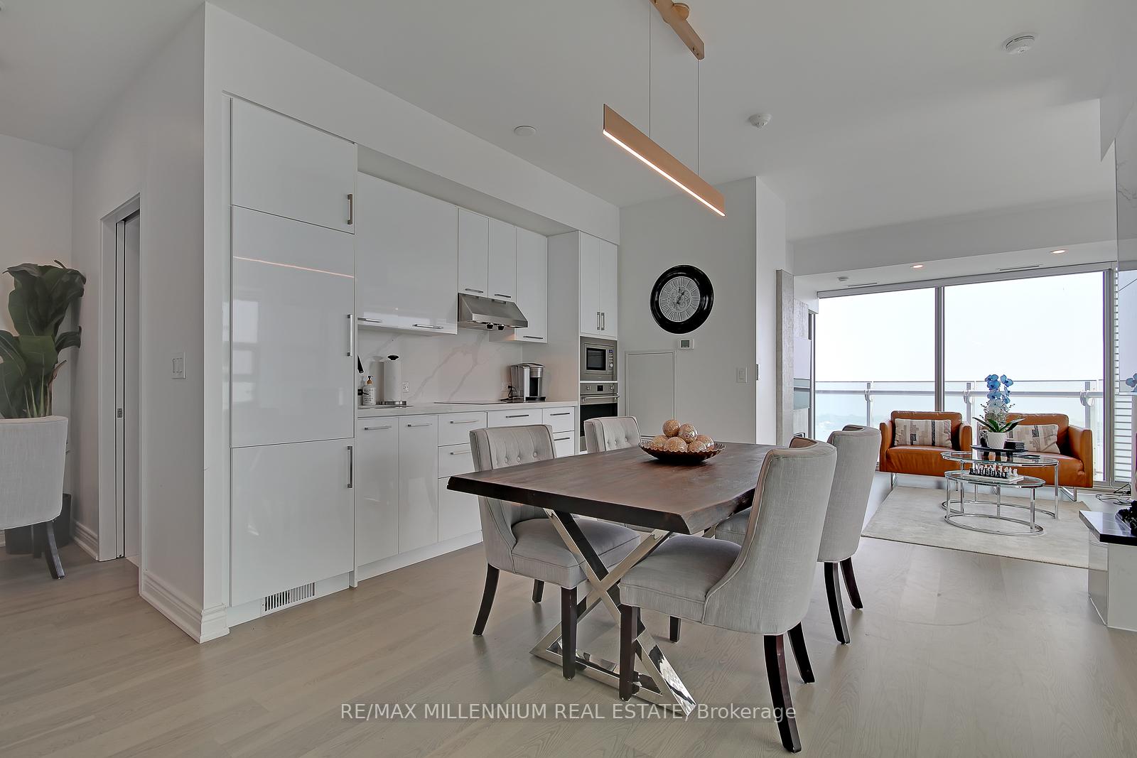 3 Bedrooms Condo at 12 York,  Toronto For sale