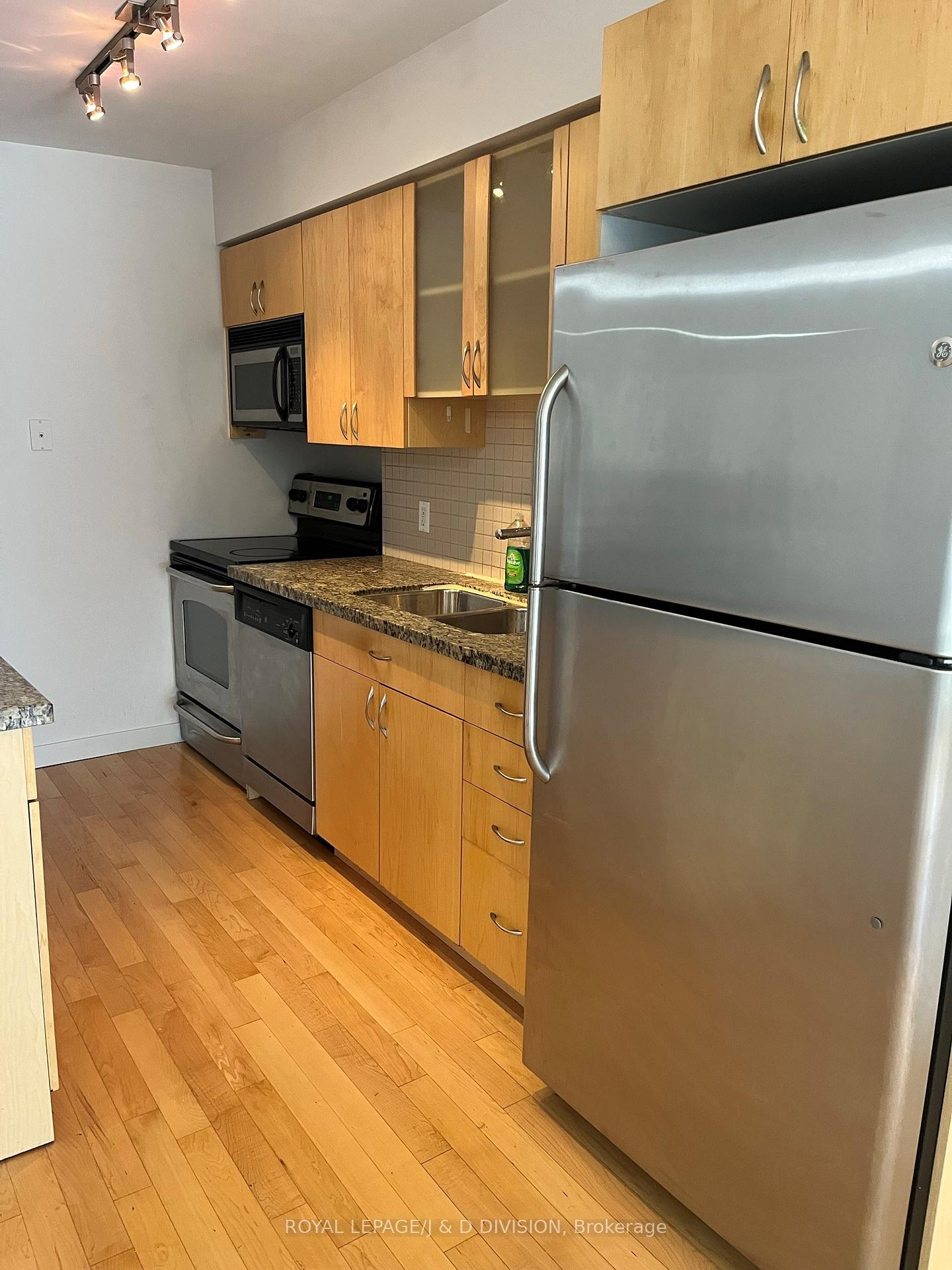 3 Bedrooms Condo at 1005 King,  Toronto For sale