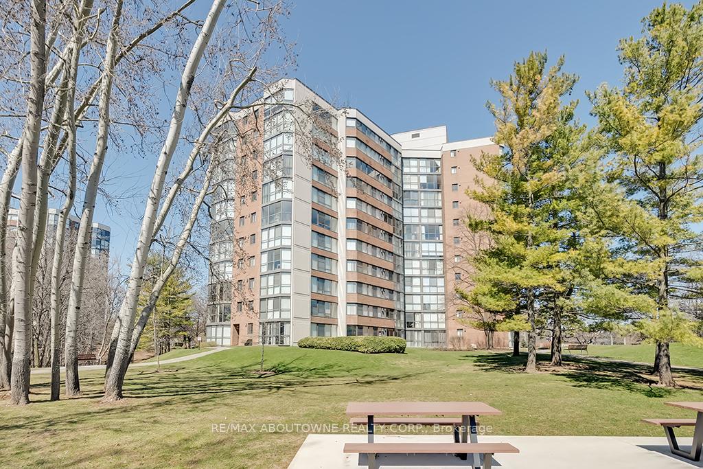 2 Bedrooms Condo at 1230 Marlborough,  Oakville For sale