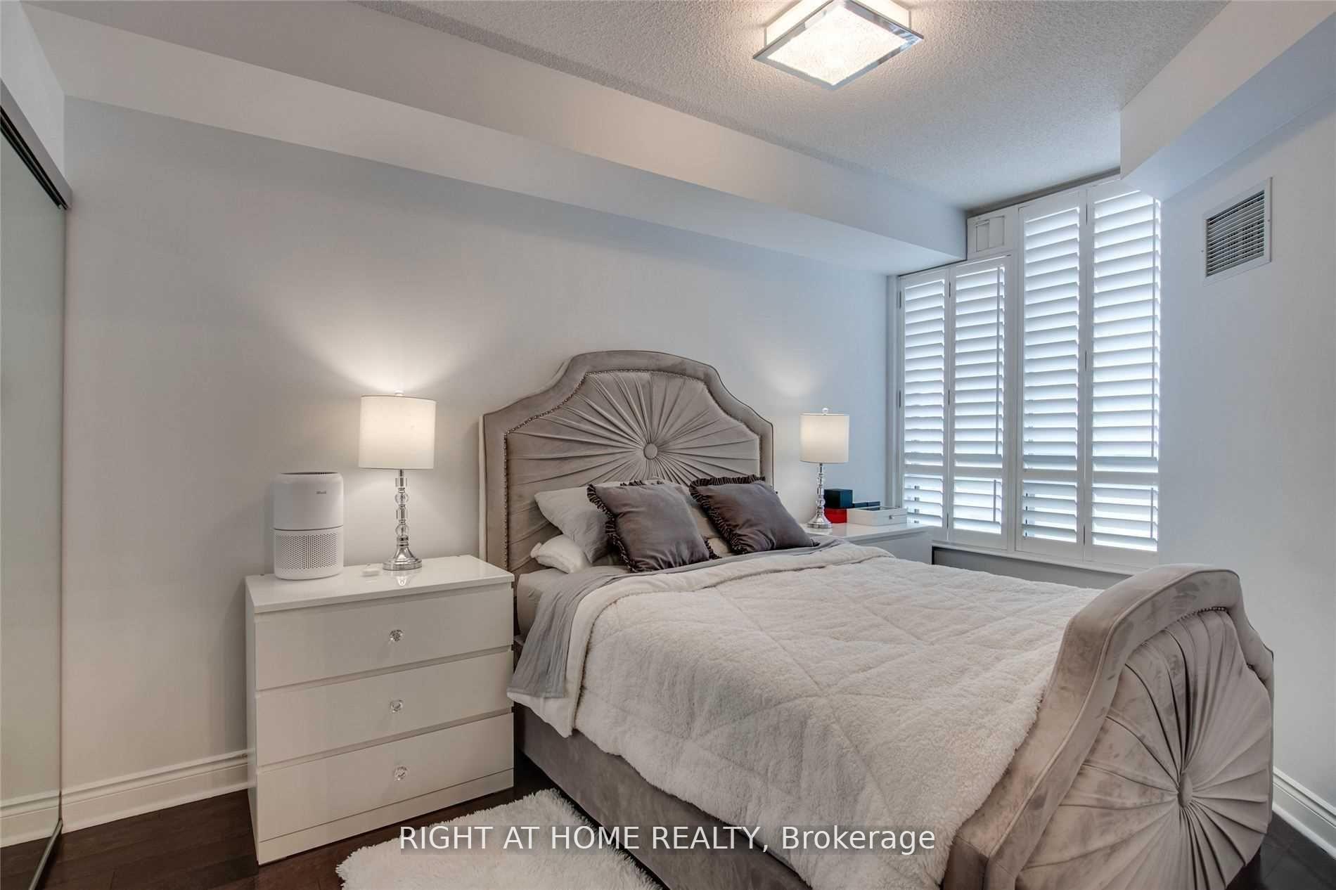 2 Bedrooms Condo at 80 Harrison Garden,  Toronto For sale