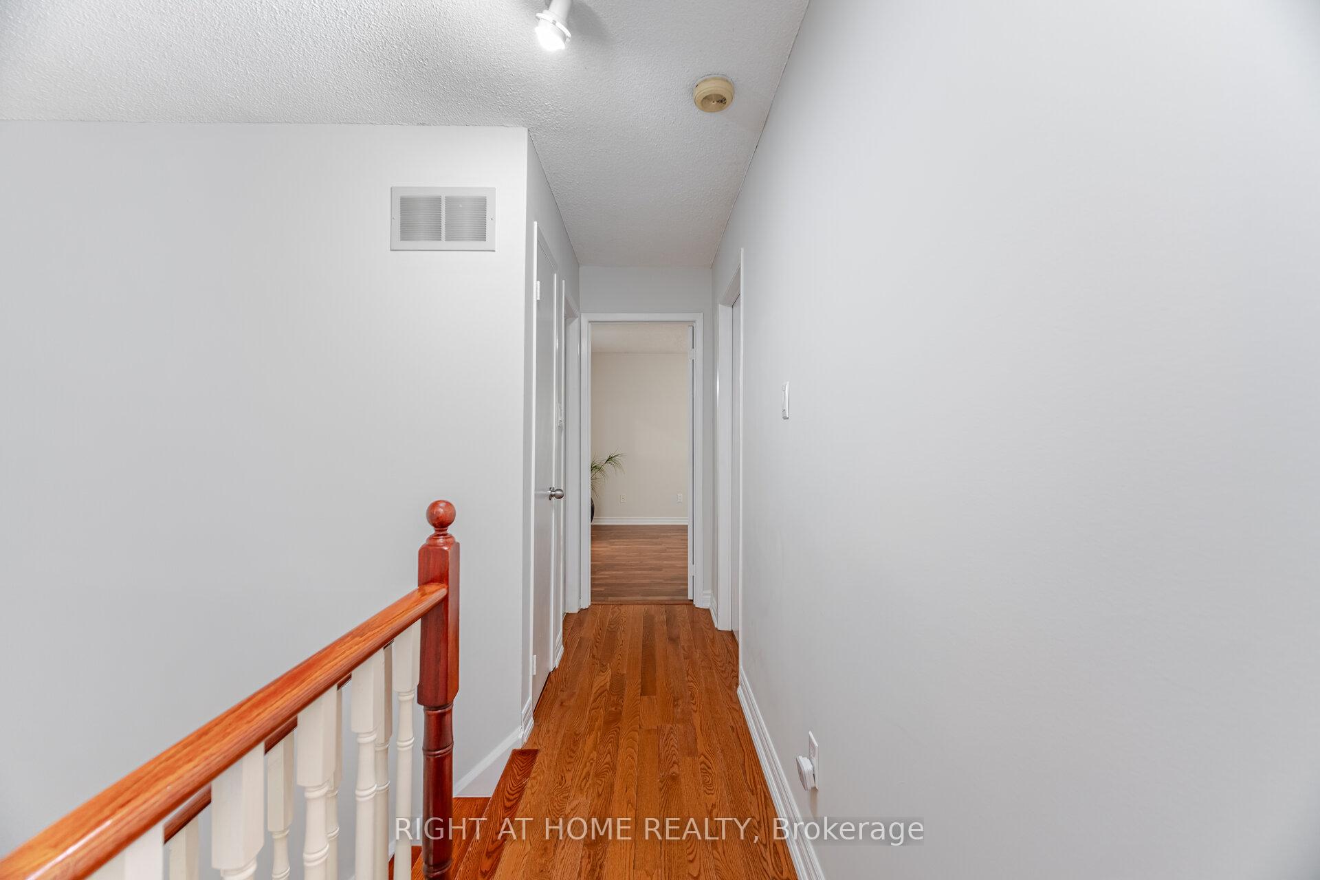 3 Bedrooms Condo at 3600 Colonial, Mississauga For sale