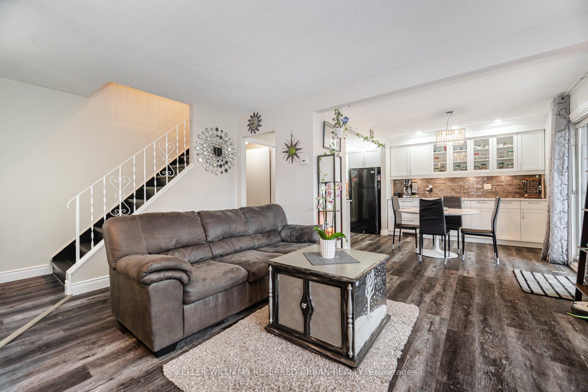 3 Bedrooms Condo at 973 Francis, Burlington For sale