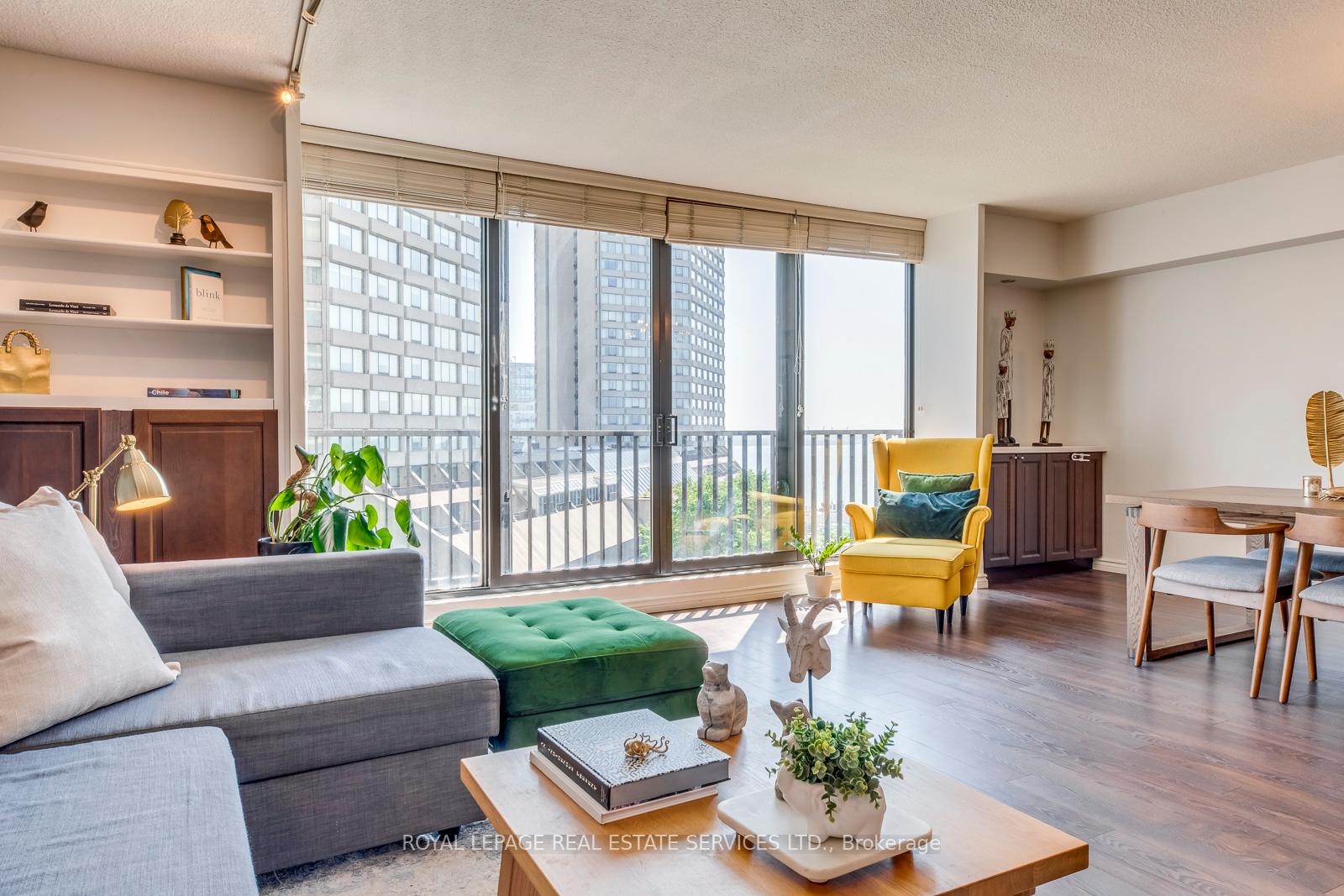 2 Bedrooms Condo at 33 Harbour, Toronto For sale