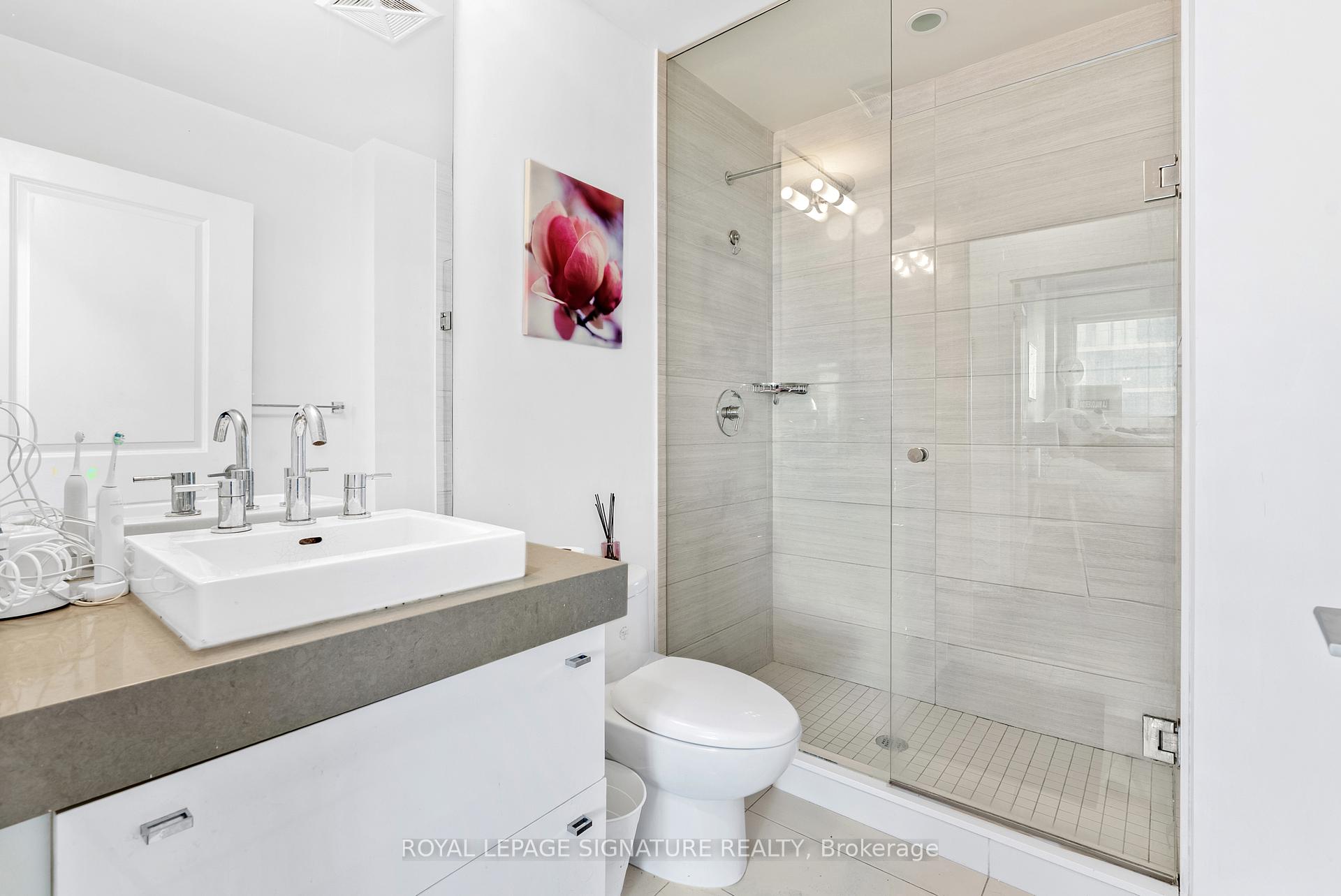 2 Bedrooms Condo at 33 Shore Breeze, Toronto For sale