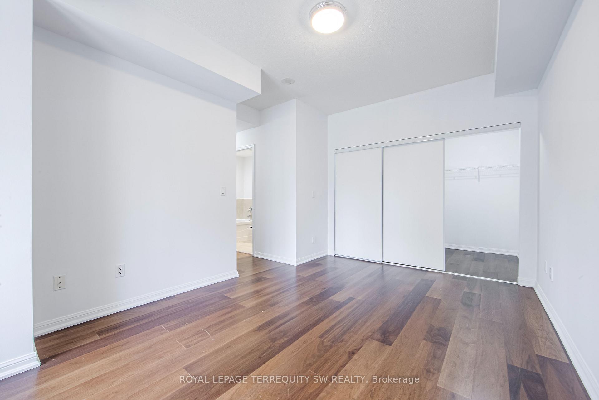 3 Bedrooms Condo at 628 Fleet, Toronto For sale