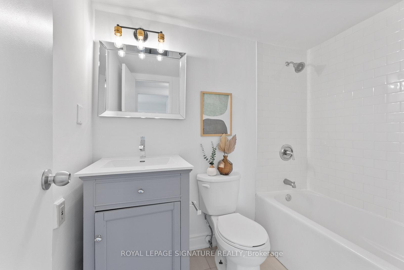 2 Bedrooms Condo at 40 Homewood, Toronto For sale