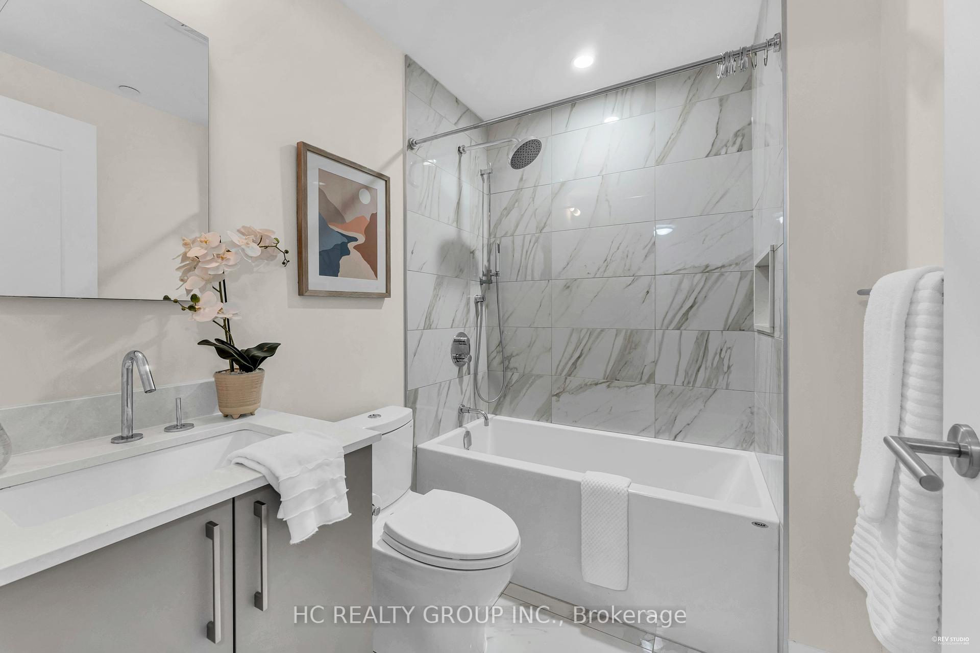 2 Bedrooms Condo at 88 Cumberland,  Toronto For sale