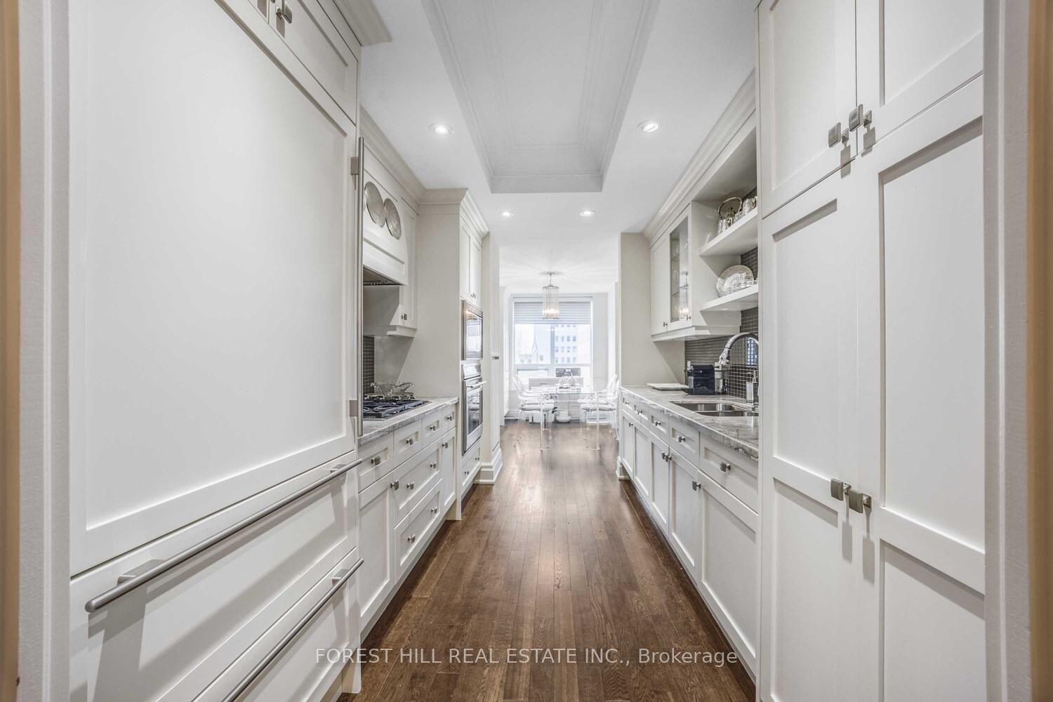 2 Bedrooms Condo at 155 St Clair, Toronto For sale